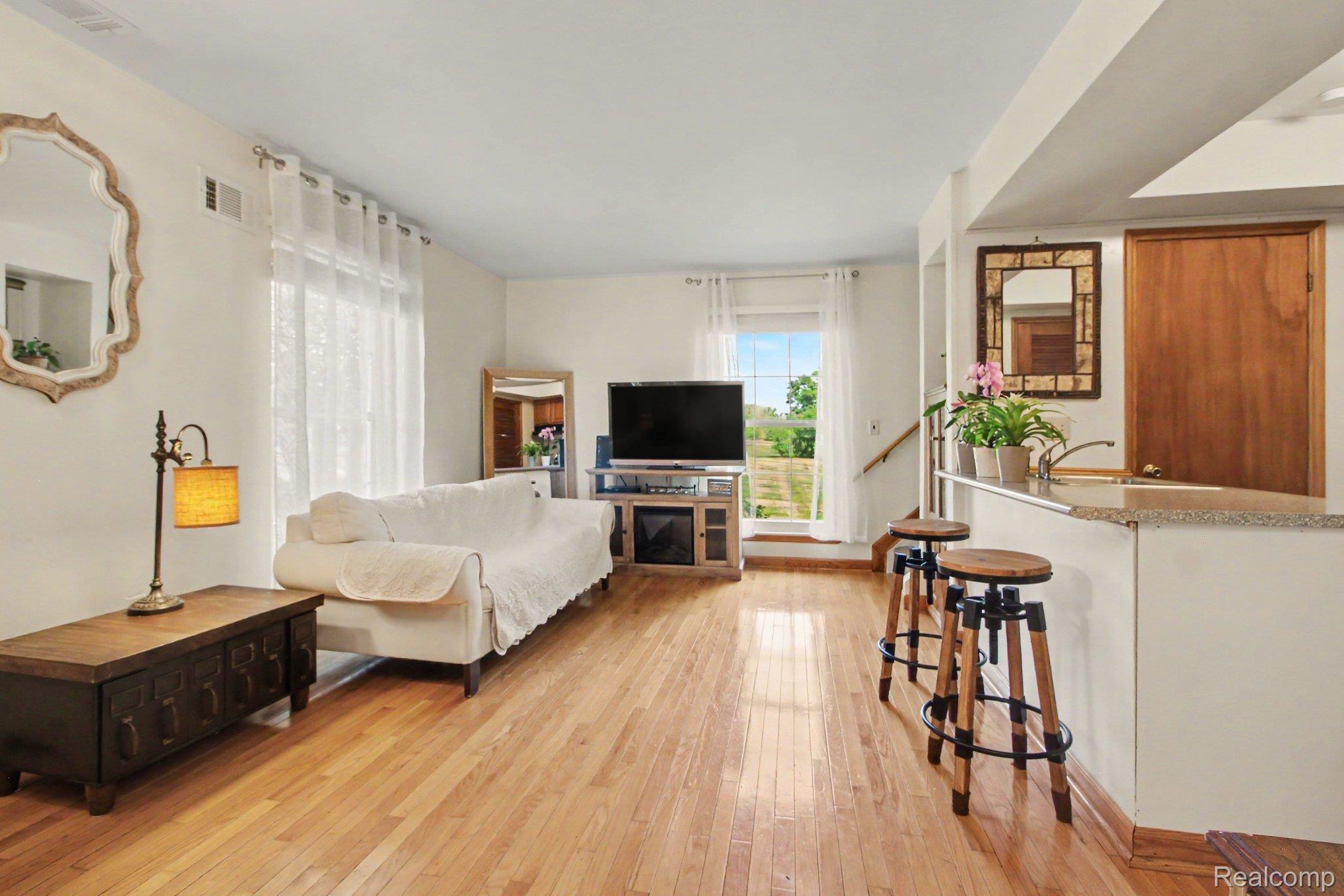 28427 Longmeadow Lane Property Photo 3