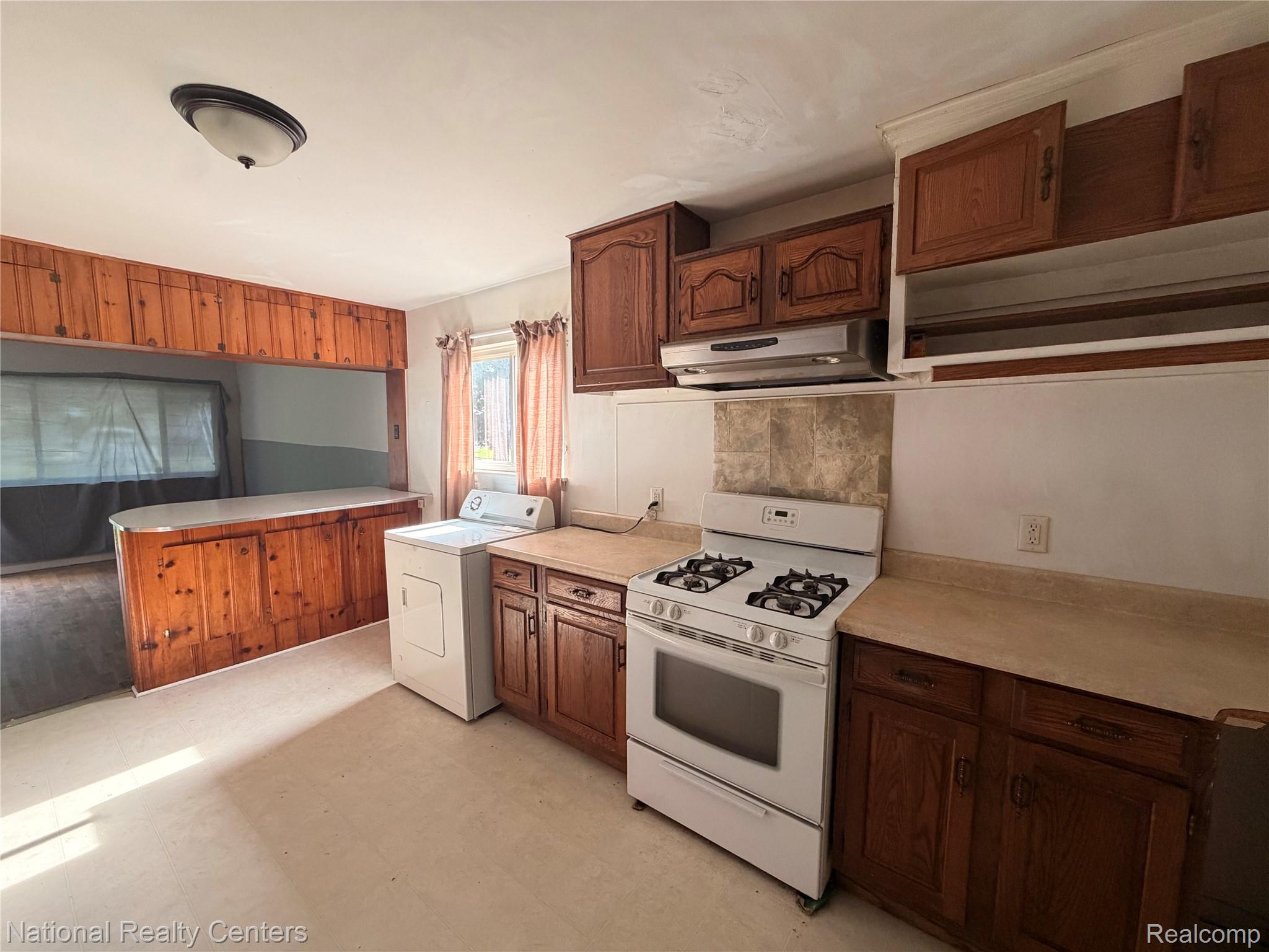 37 E Brooklyn Avenue Property Photo 5