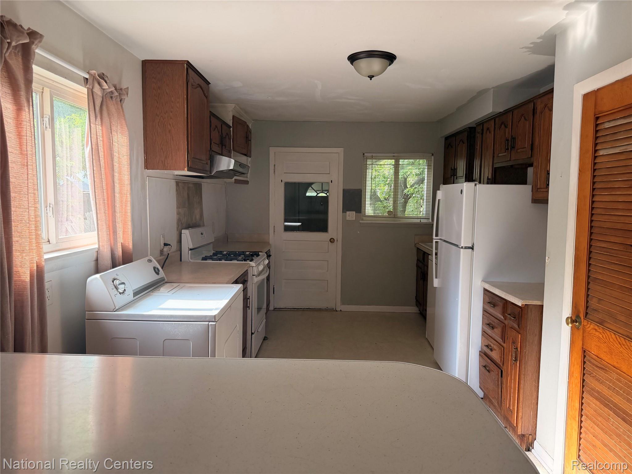 37 E Brooklyn Avenue Property Photo 6