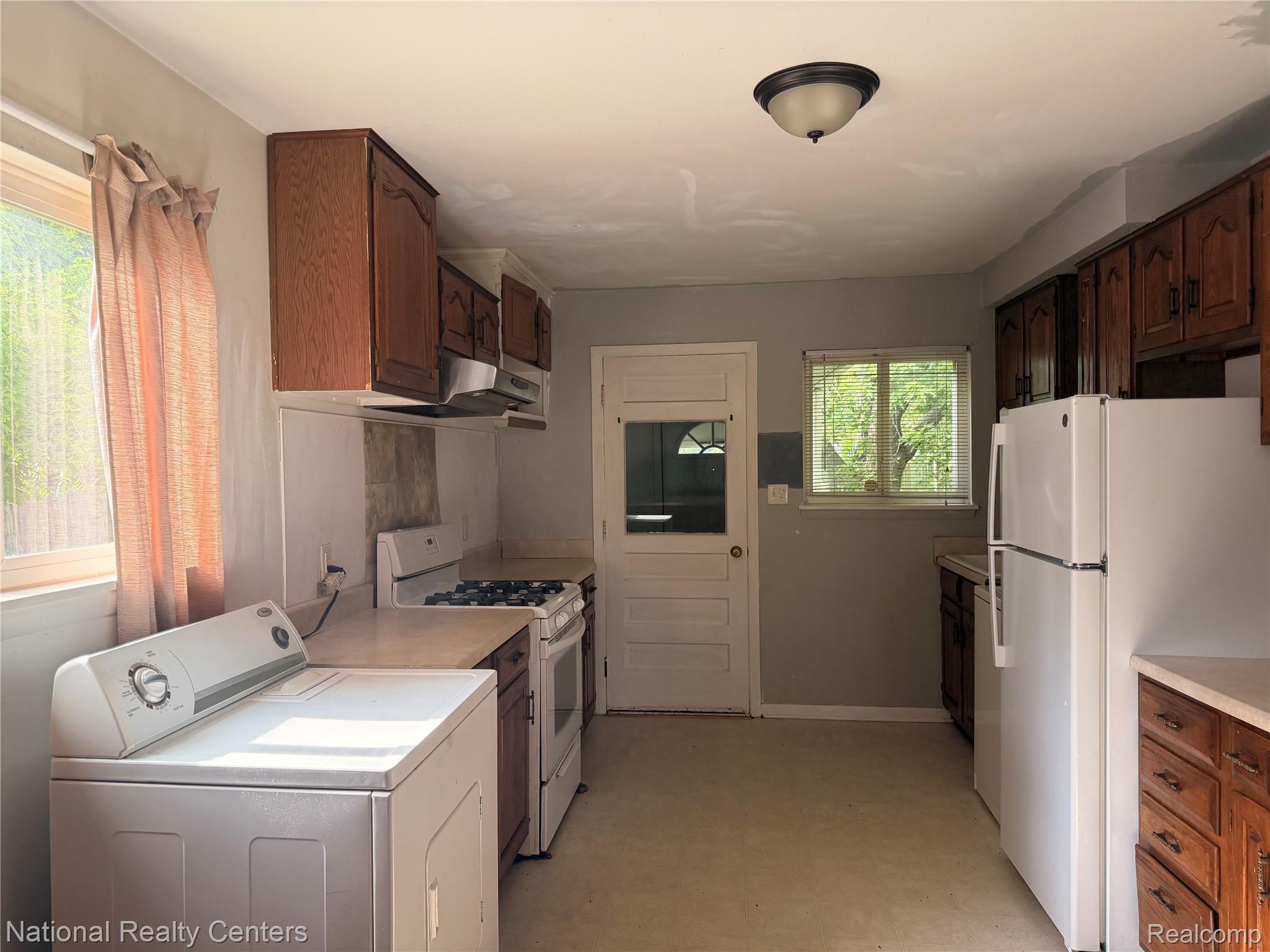 37 E Brooklyn Avenue Property Photo 7