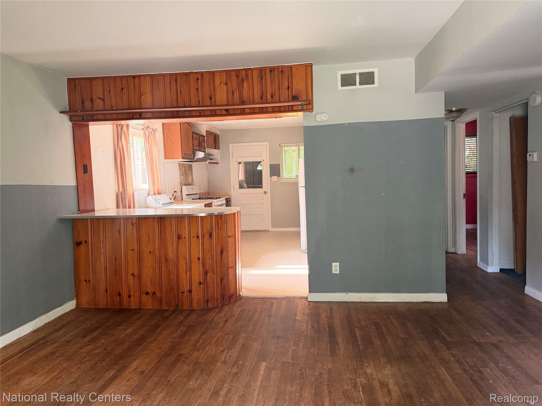 37 E Brooklyn Avenue Property Photo 9