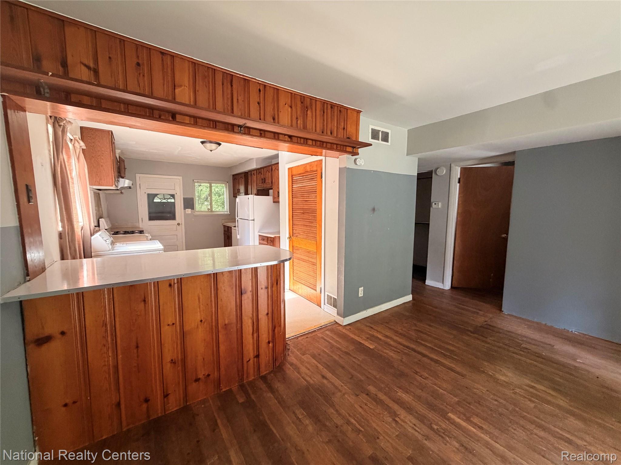 37 E Brooklyn Avenue Property Photo 13