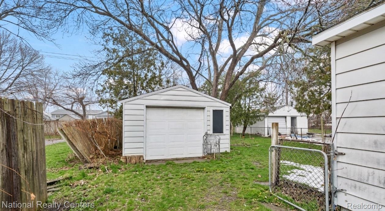 37 E Brooklyn Avenue Property Photo 16