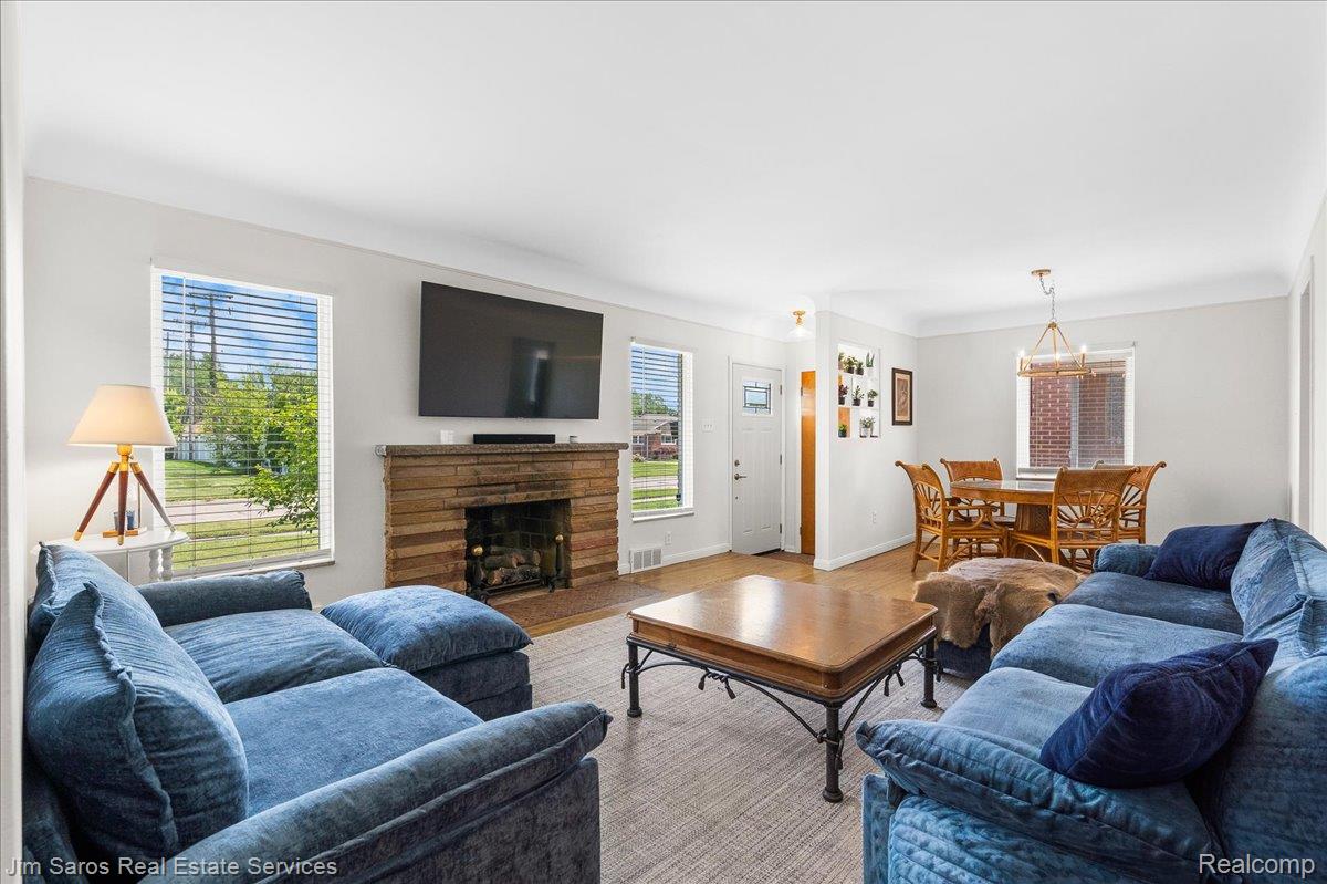 22306 Rosedale Street Property Photo 4