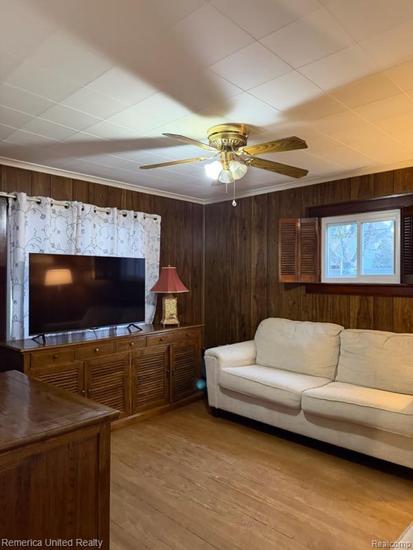 435 Riverbank Street Property Photo 2