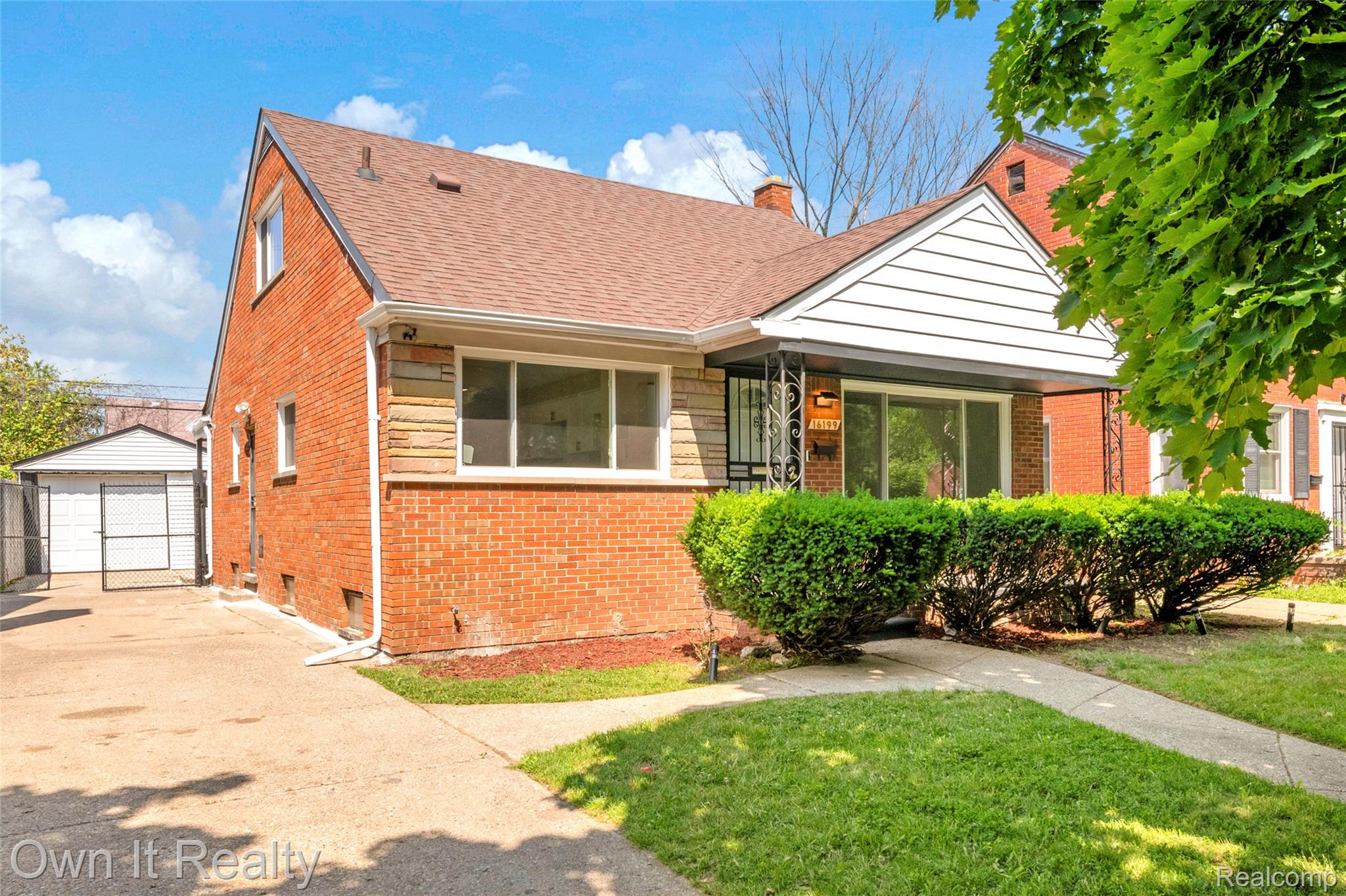 16199 Ferguson Street Property Photo 2