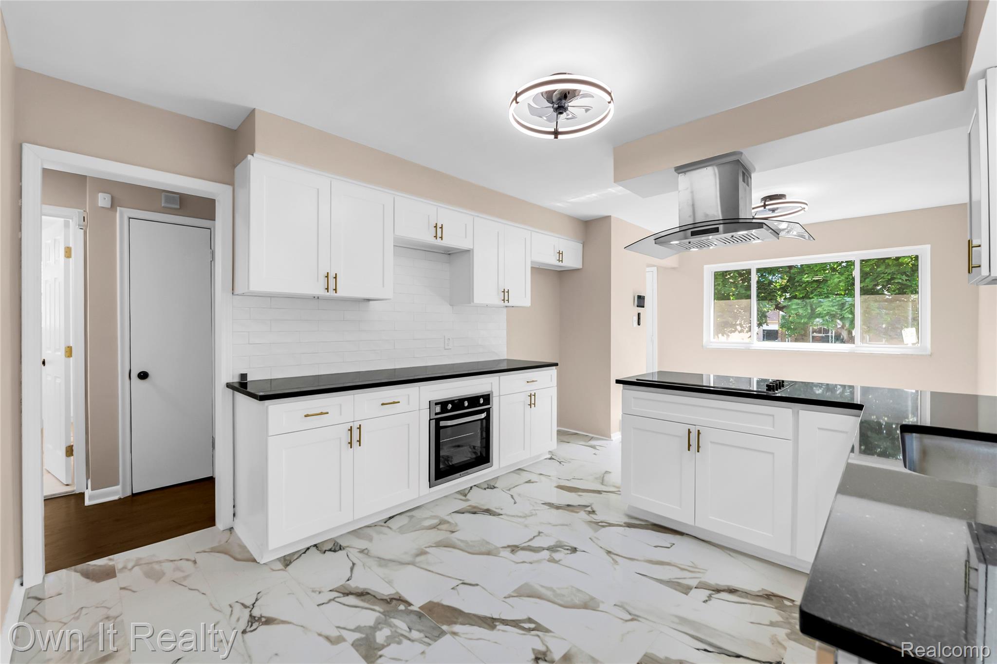 16199 Ferguson Street Property Photo 7