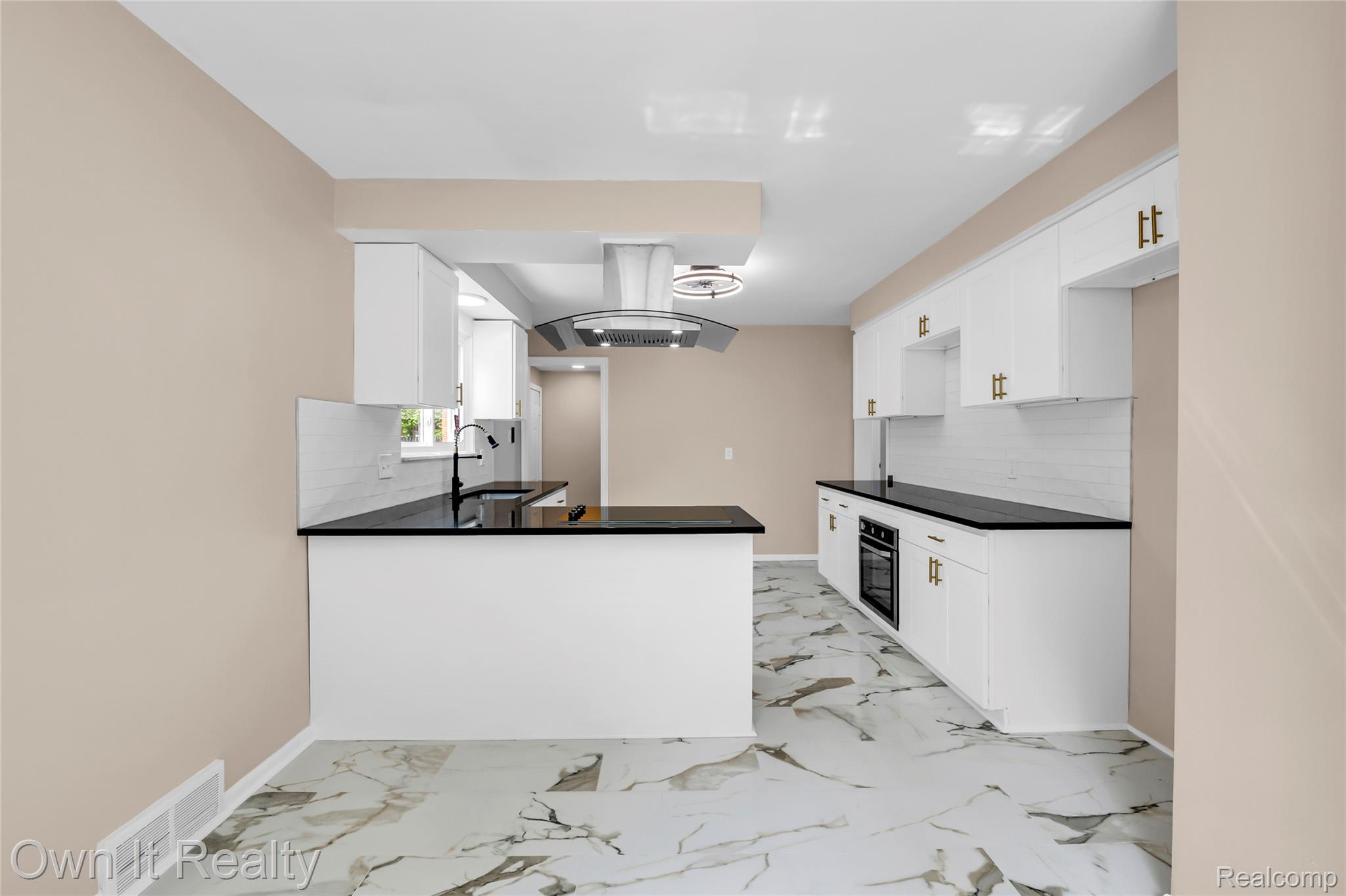 16199 Ferguson Street Property Photo 8