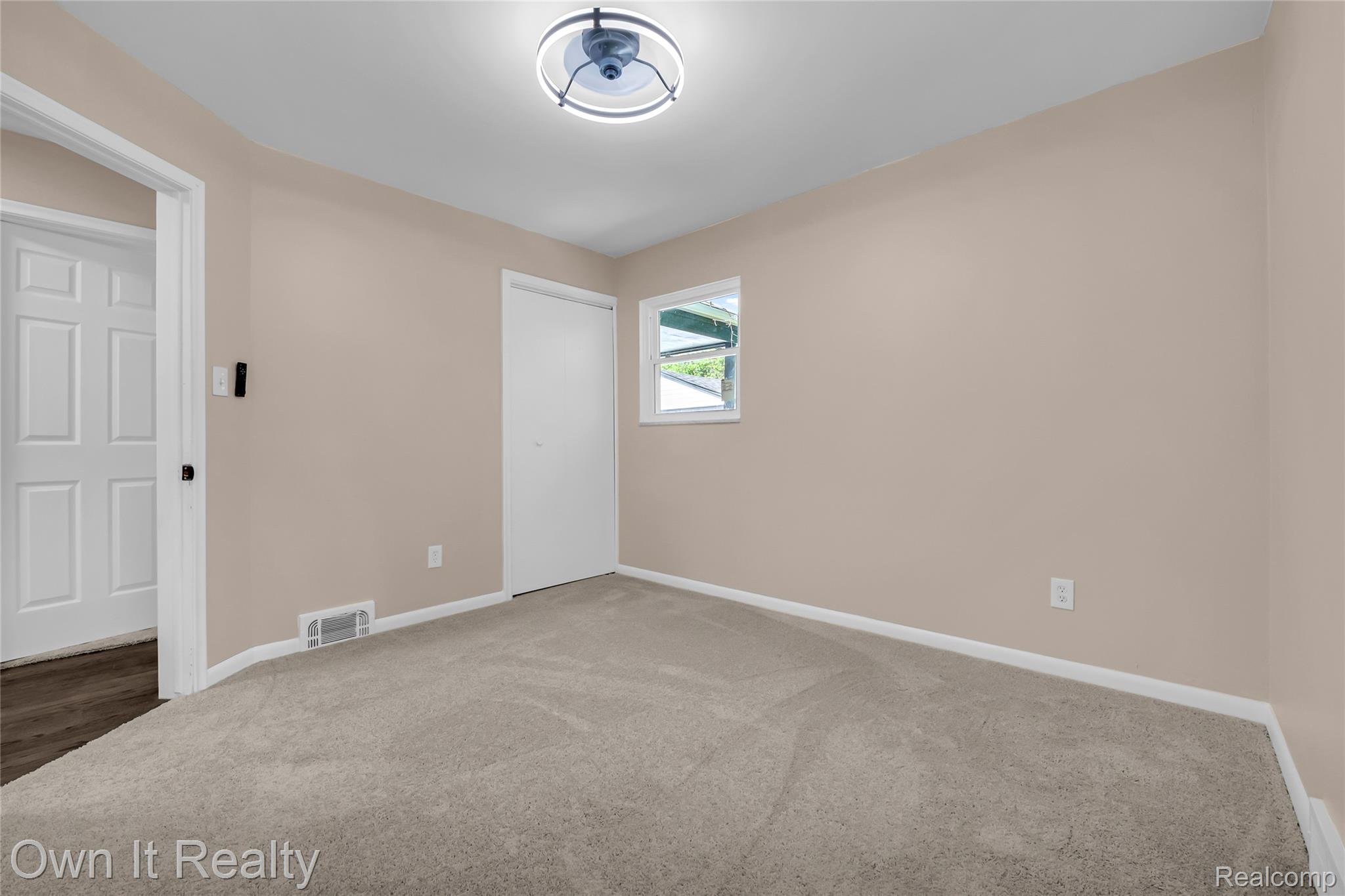 16199 Ferguson Street Property Photo 12