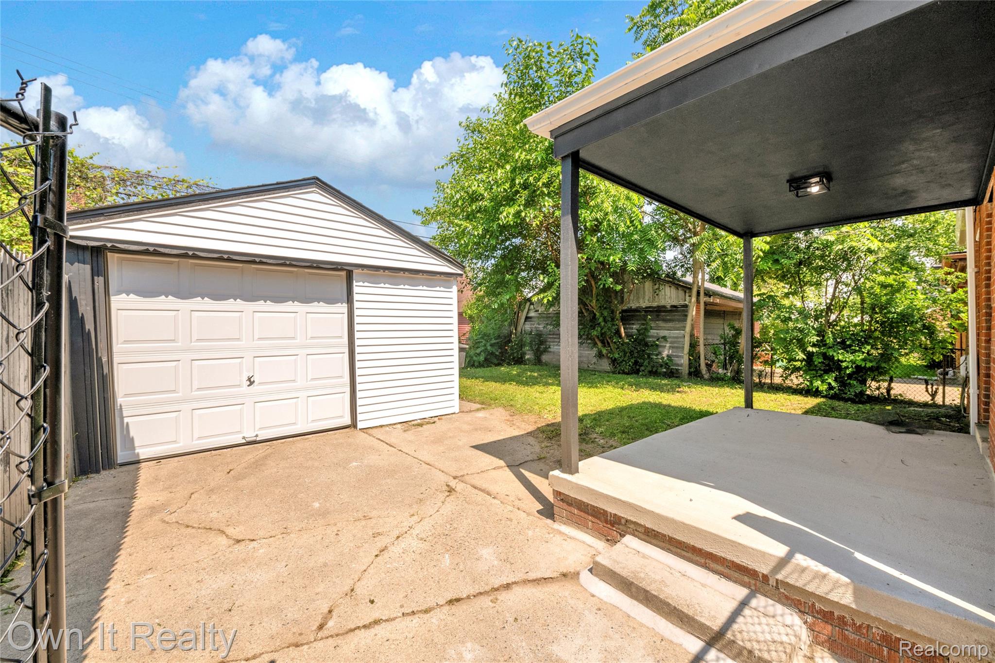 16199 Ferguson Street Property Photo 17