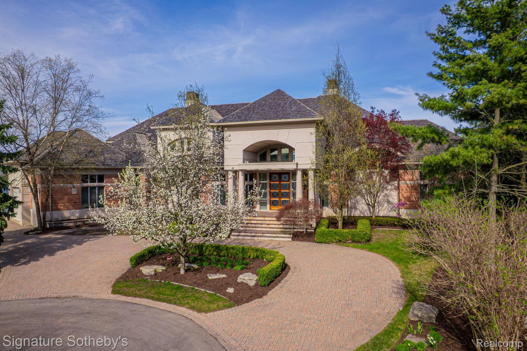82 Chateaux Du Lac Property Photo 3