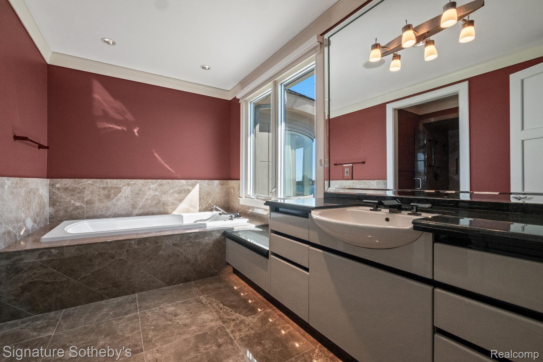 82 Chateaux Du Lac Property Photo 34