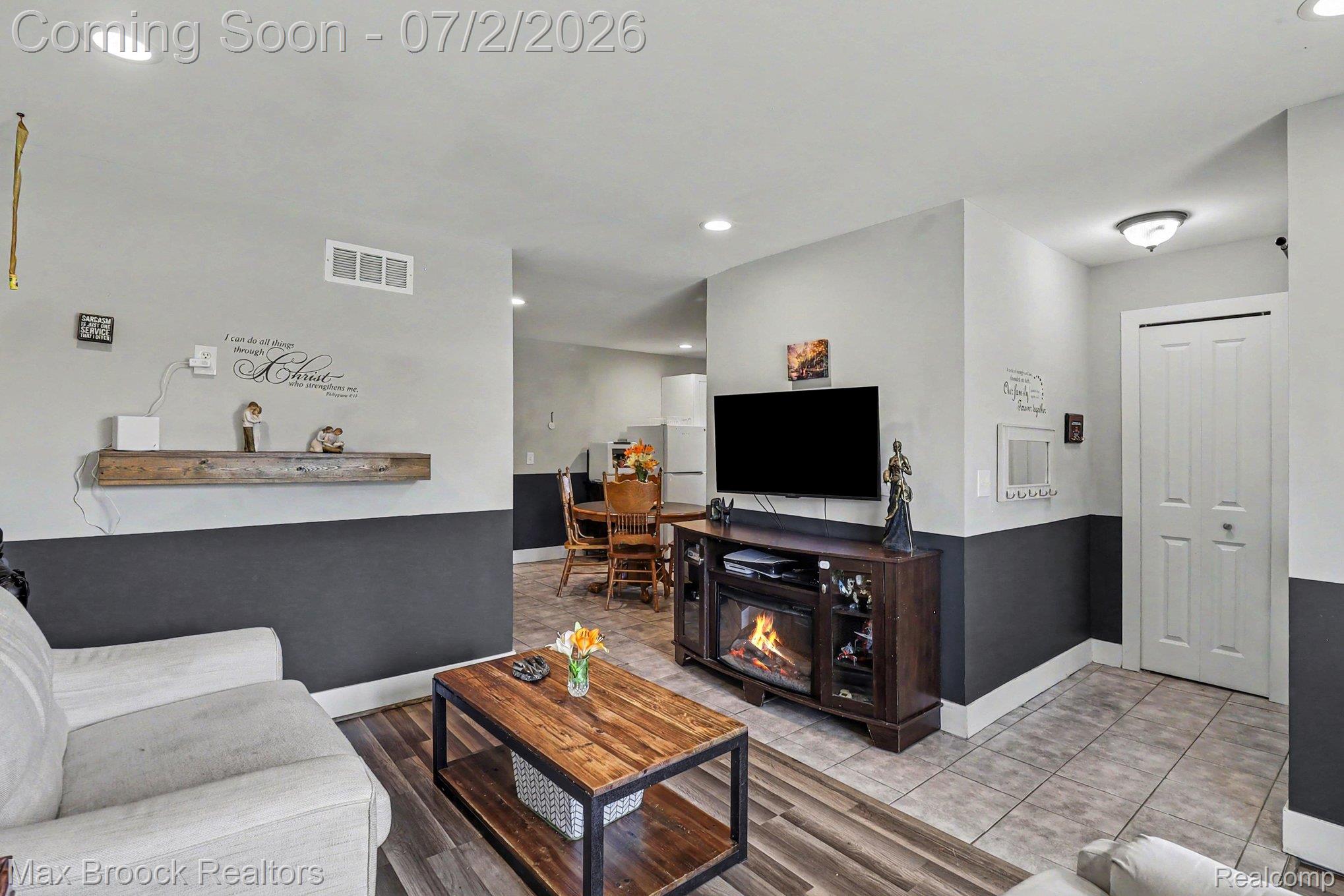 20792 Parkside Boulevard Property Photo 2