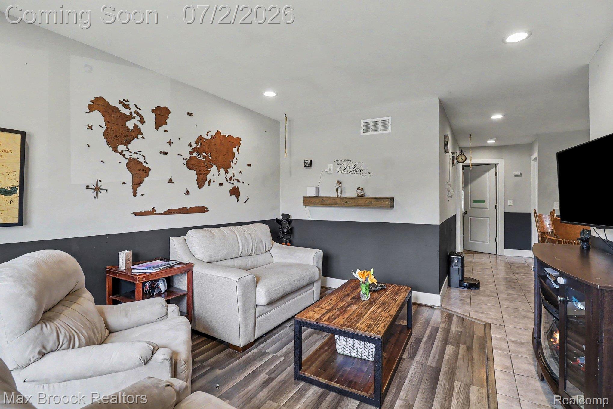 20792 Parkside Boulevard Property Photo 3