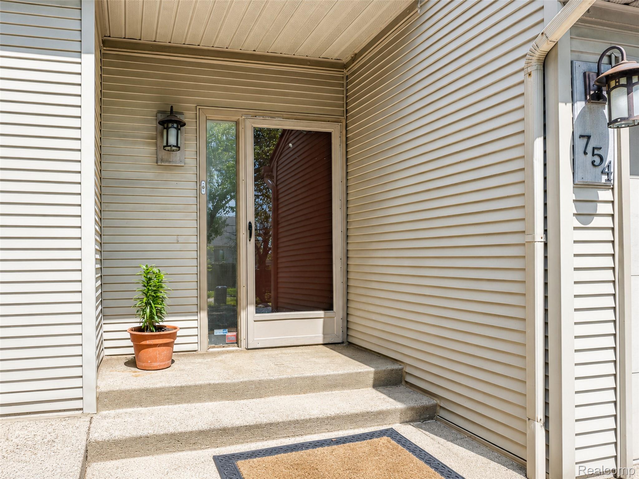 754 Ashley Circle Property Photo 7