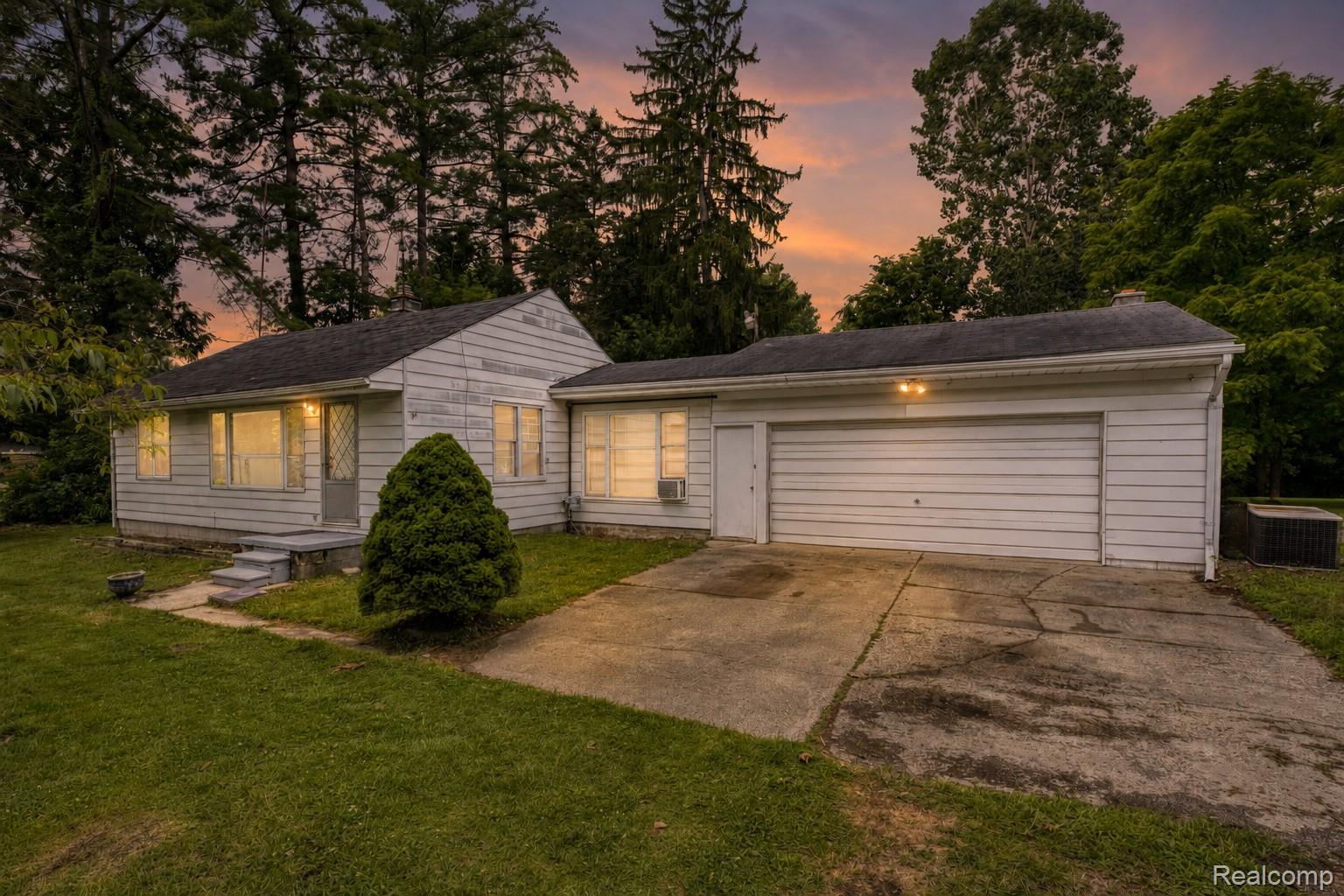 46555 North Avenue Property Photo 1