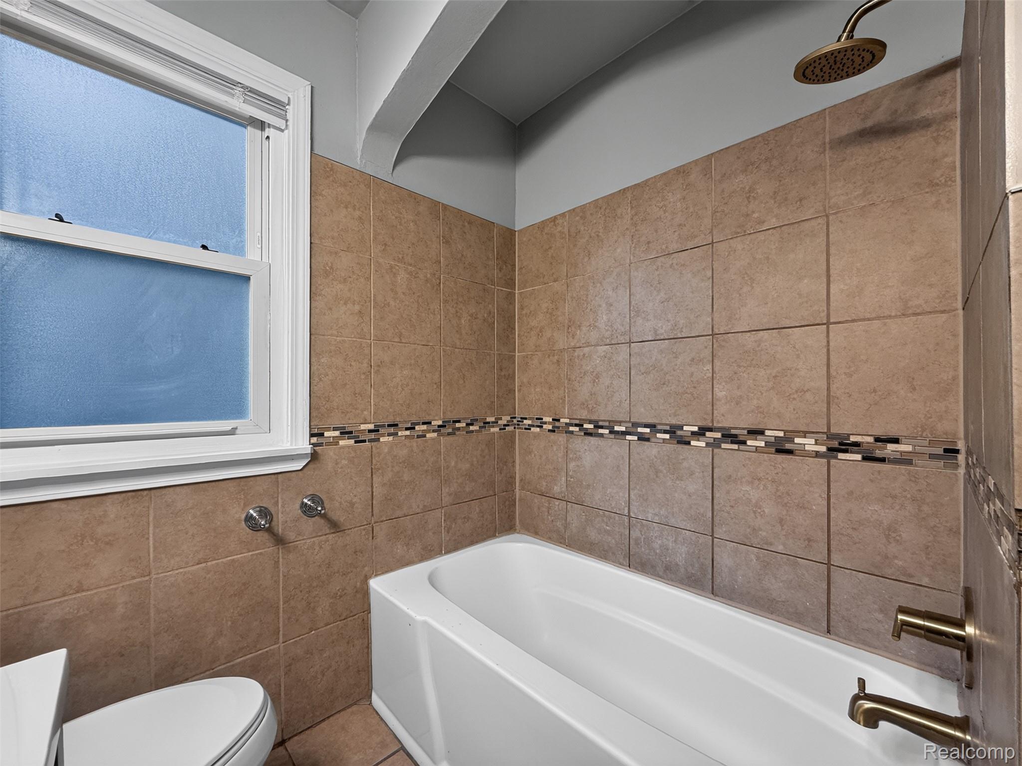 5566 Lakepointe Street Property Photo 14