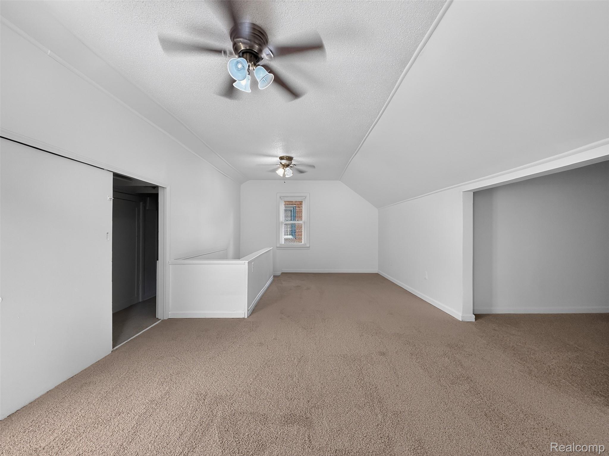 5566 Lakepointe Street Property Photo 23