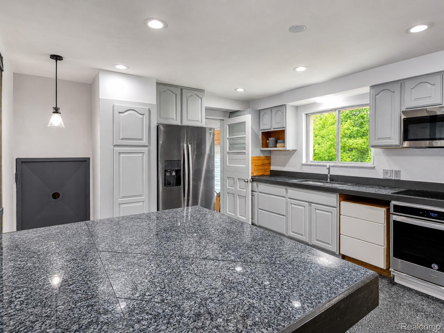 46495 North Avenue Property Photo 14