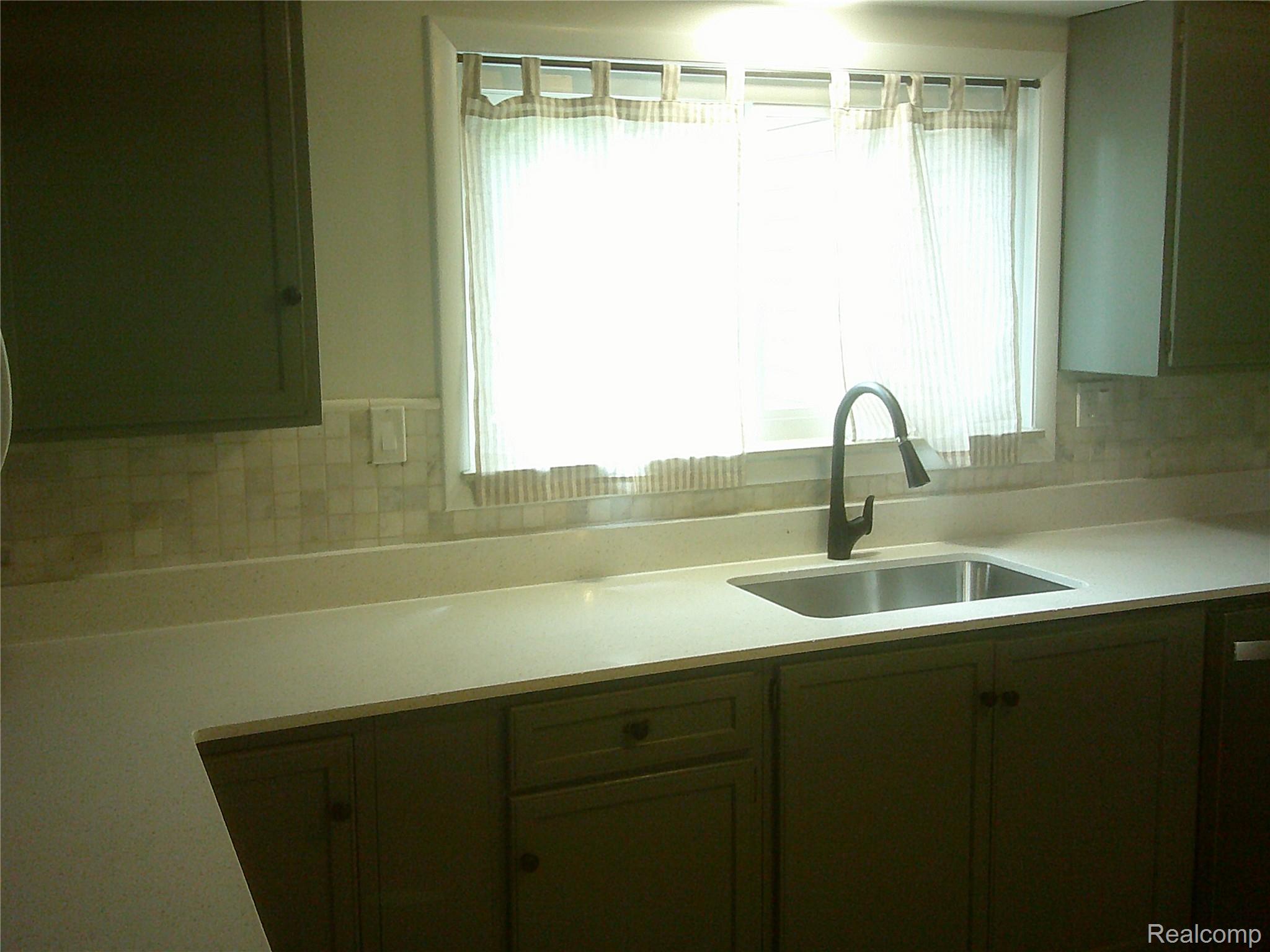 105 N Corbin Street Property Photo 3