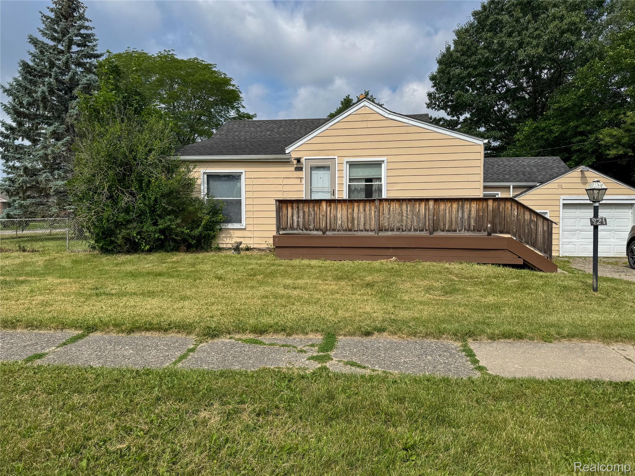 921 Venoy Property Photo 1