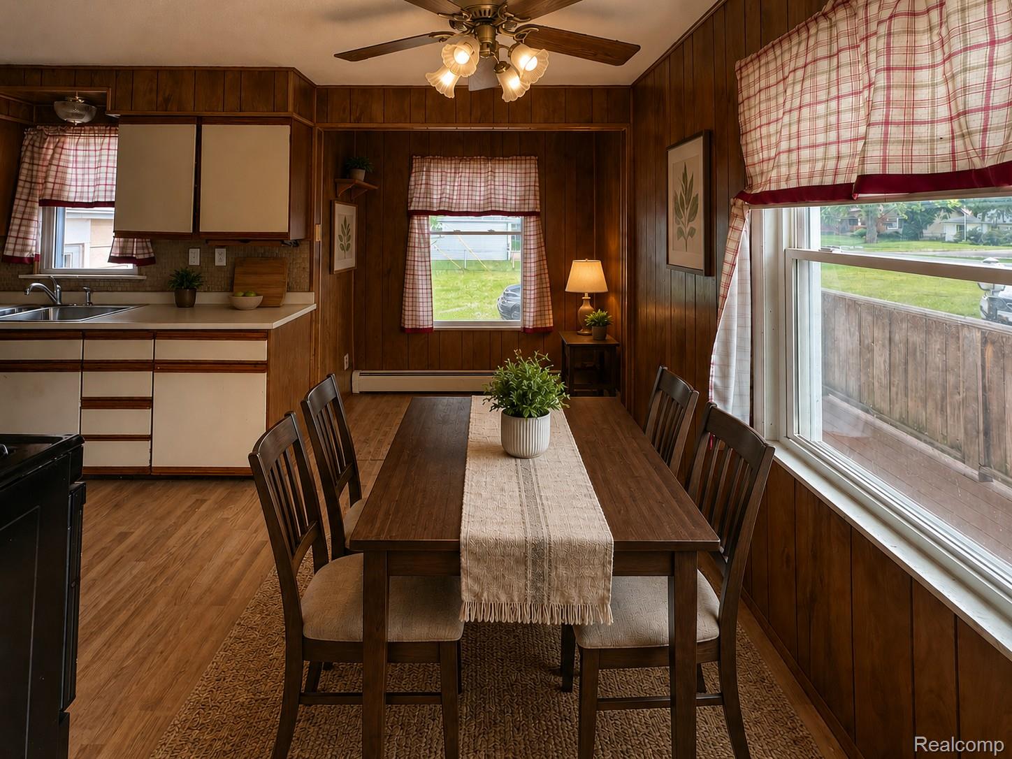 921 Venoy Property Photo 3