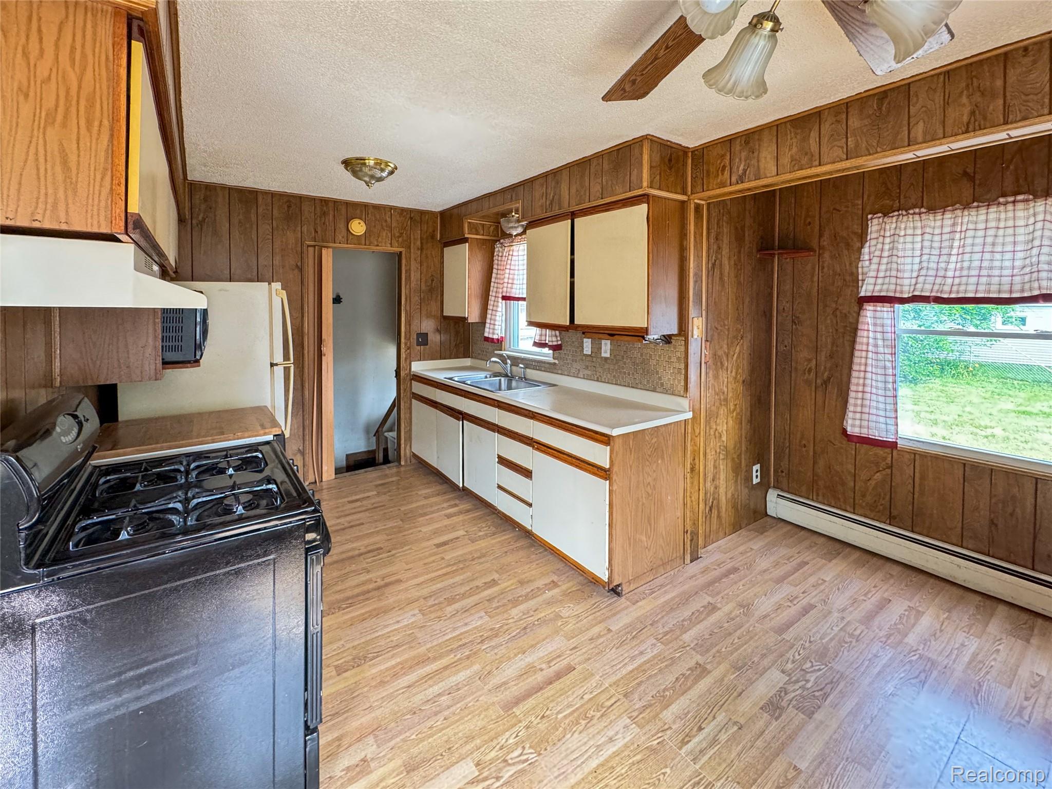 921 Venoy Property Photo 4