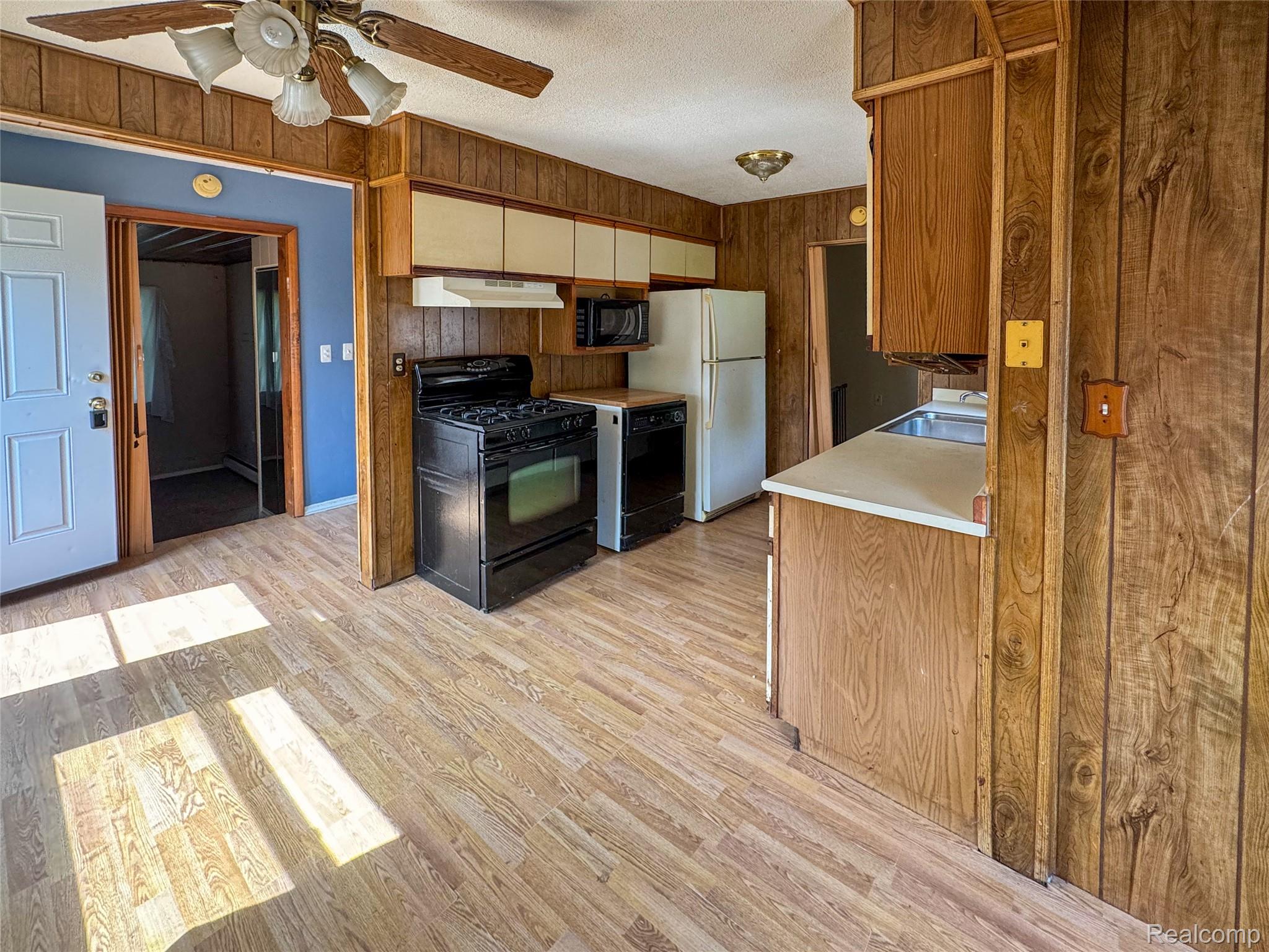 921 Venoy Property Photo 5