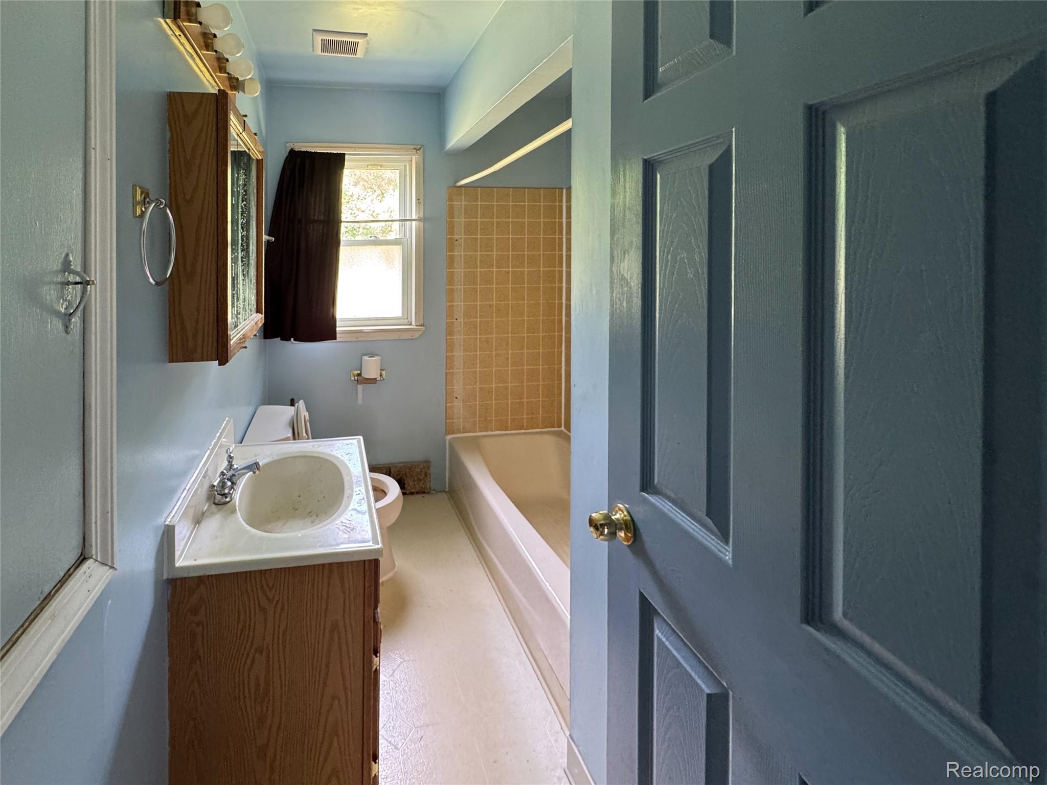 921 Venoy Property Photo 14