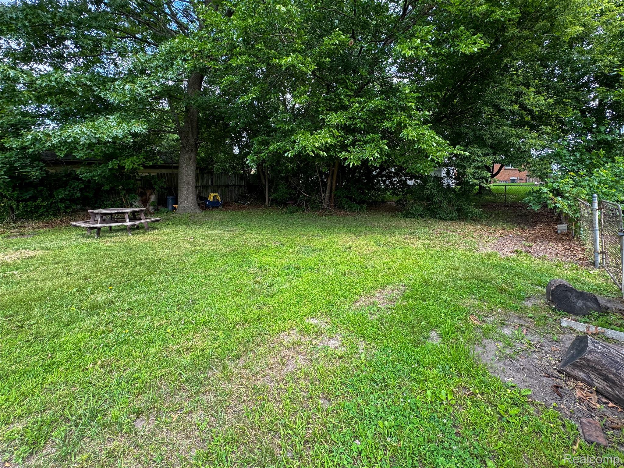 921 Venoy Property Photo 21