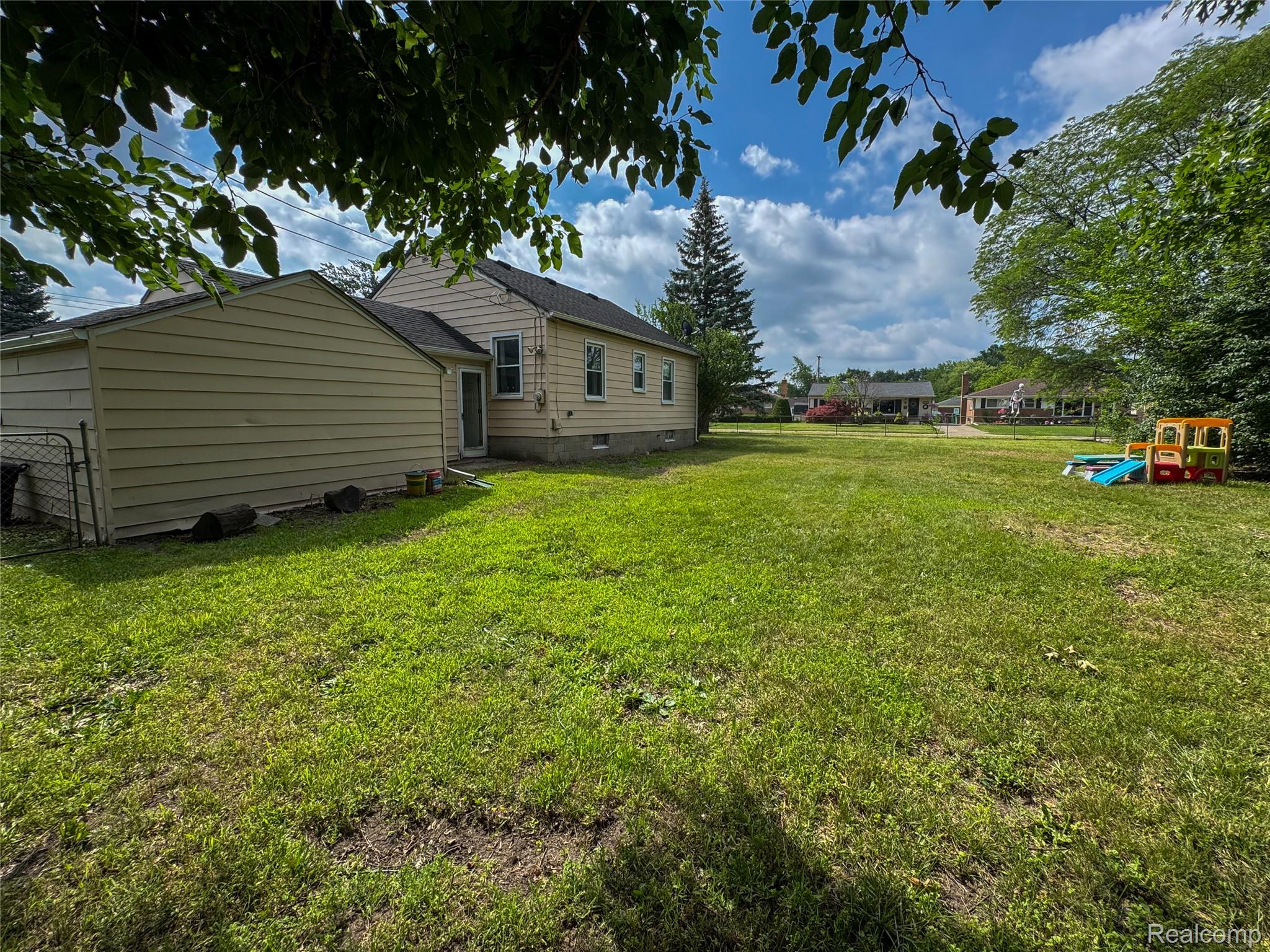 921 Venoy Property Photo 22