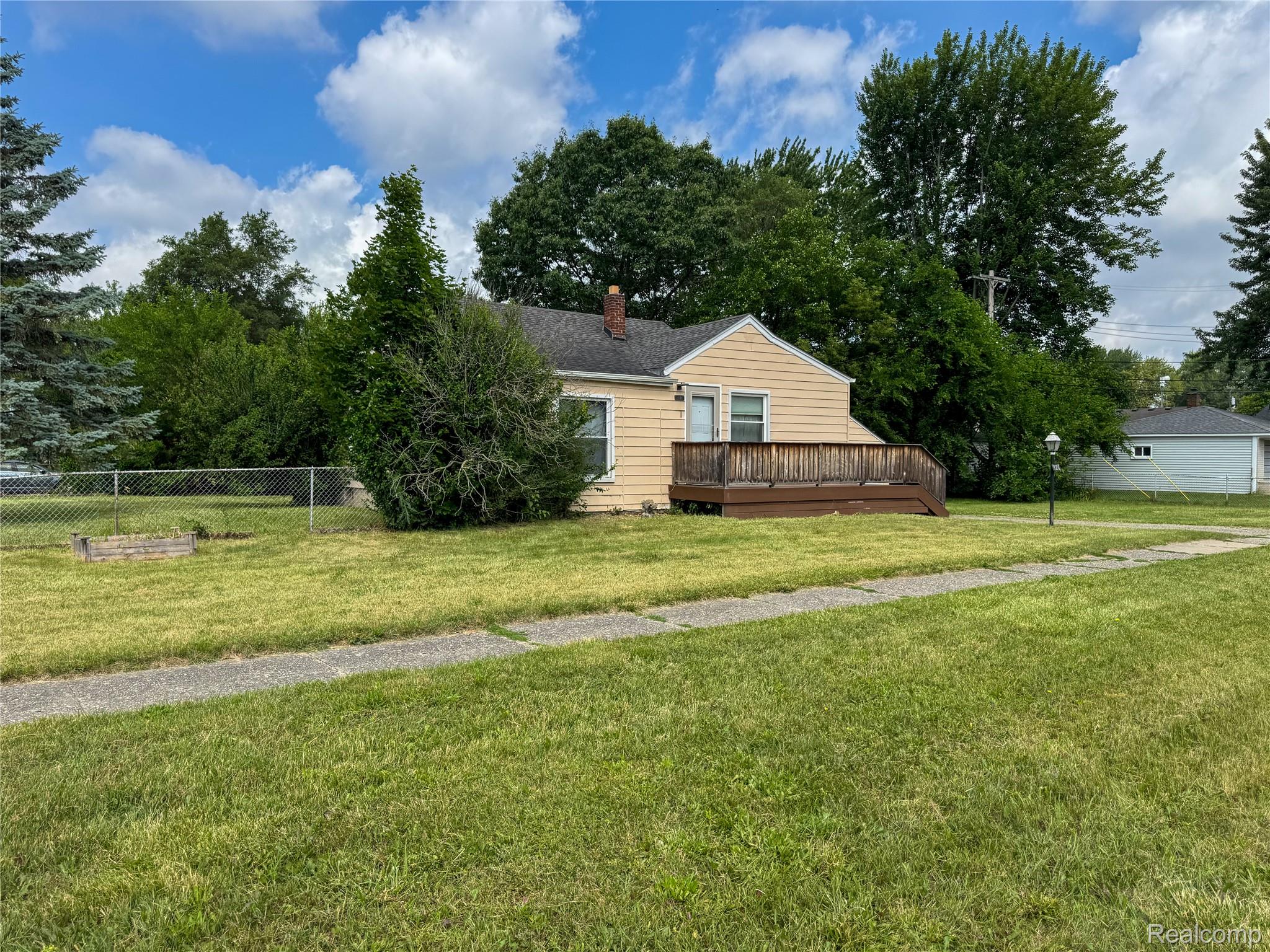921 Venoy Property Photo 24
