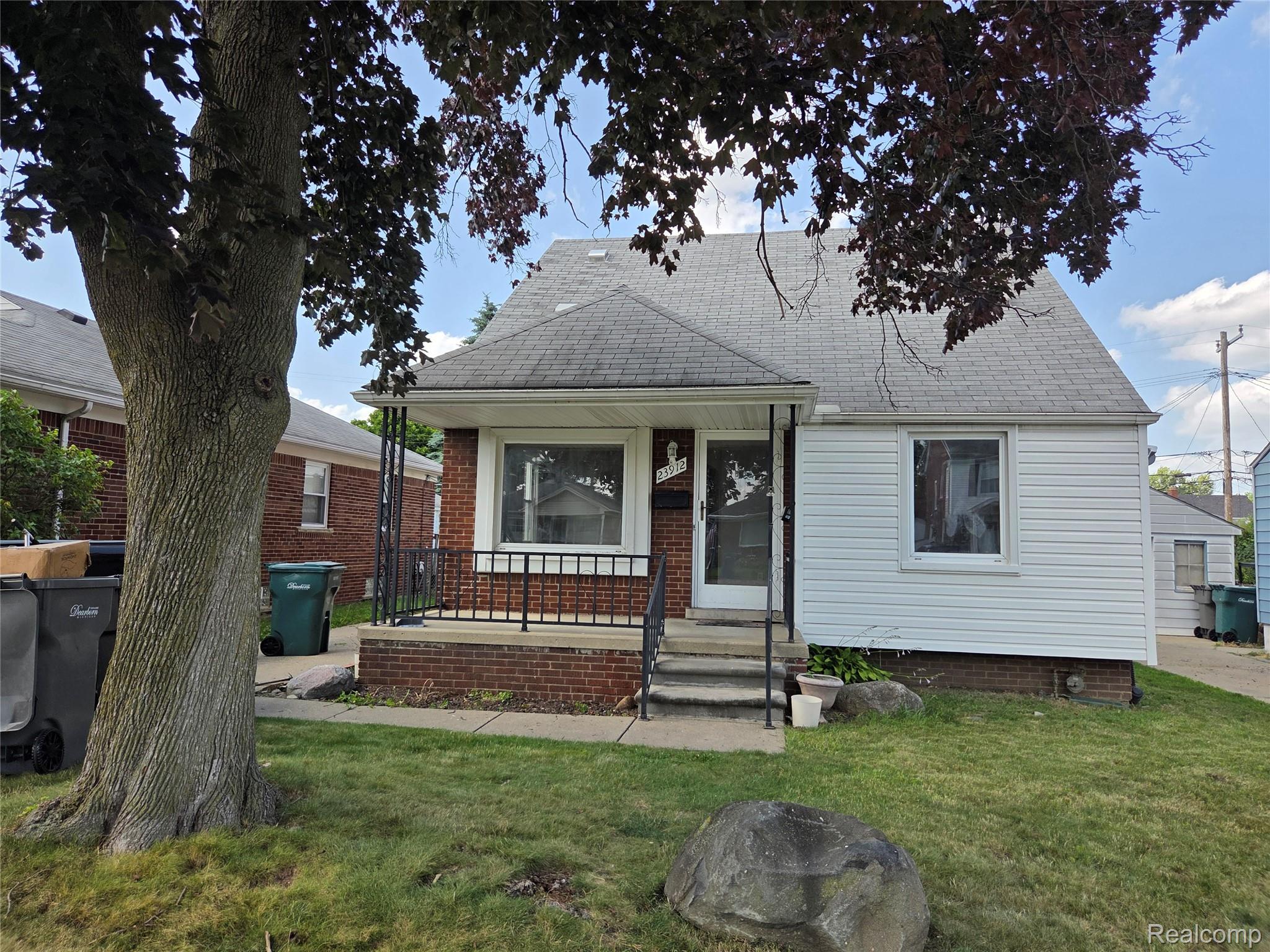 23912 Hollander Street Property Photo 1