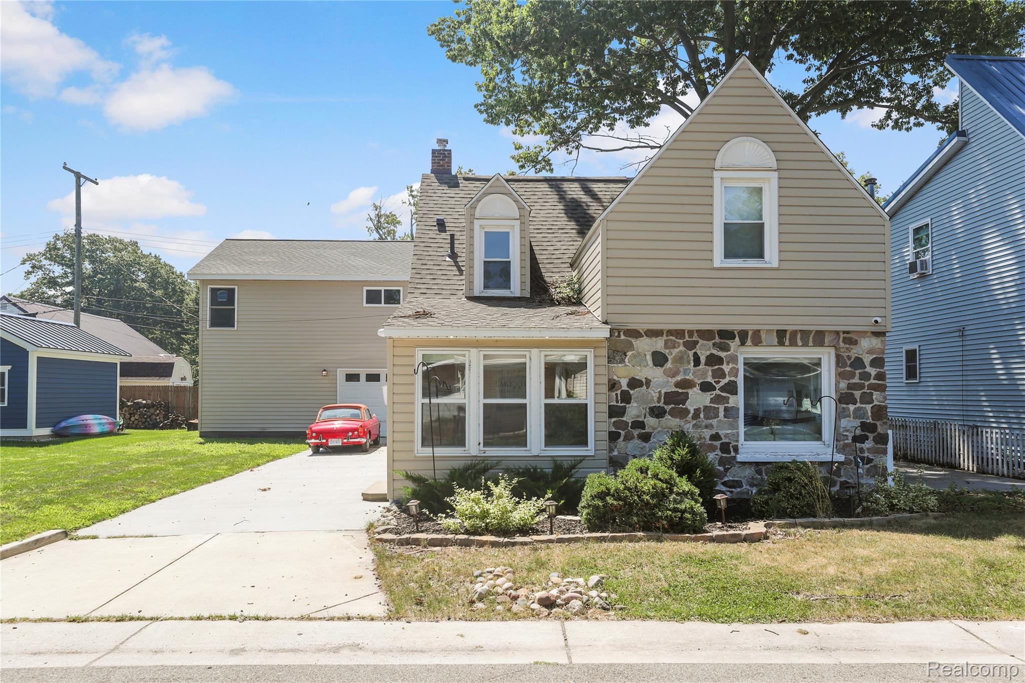 3051 Elmwood Drive Property Photo 1