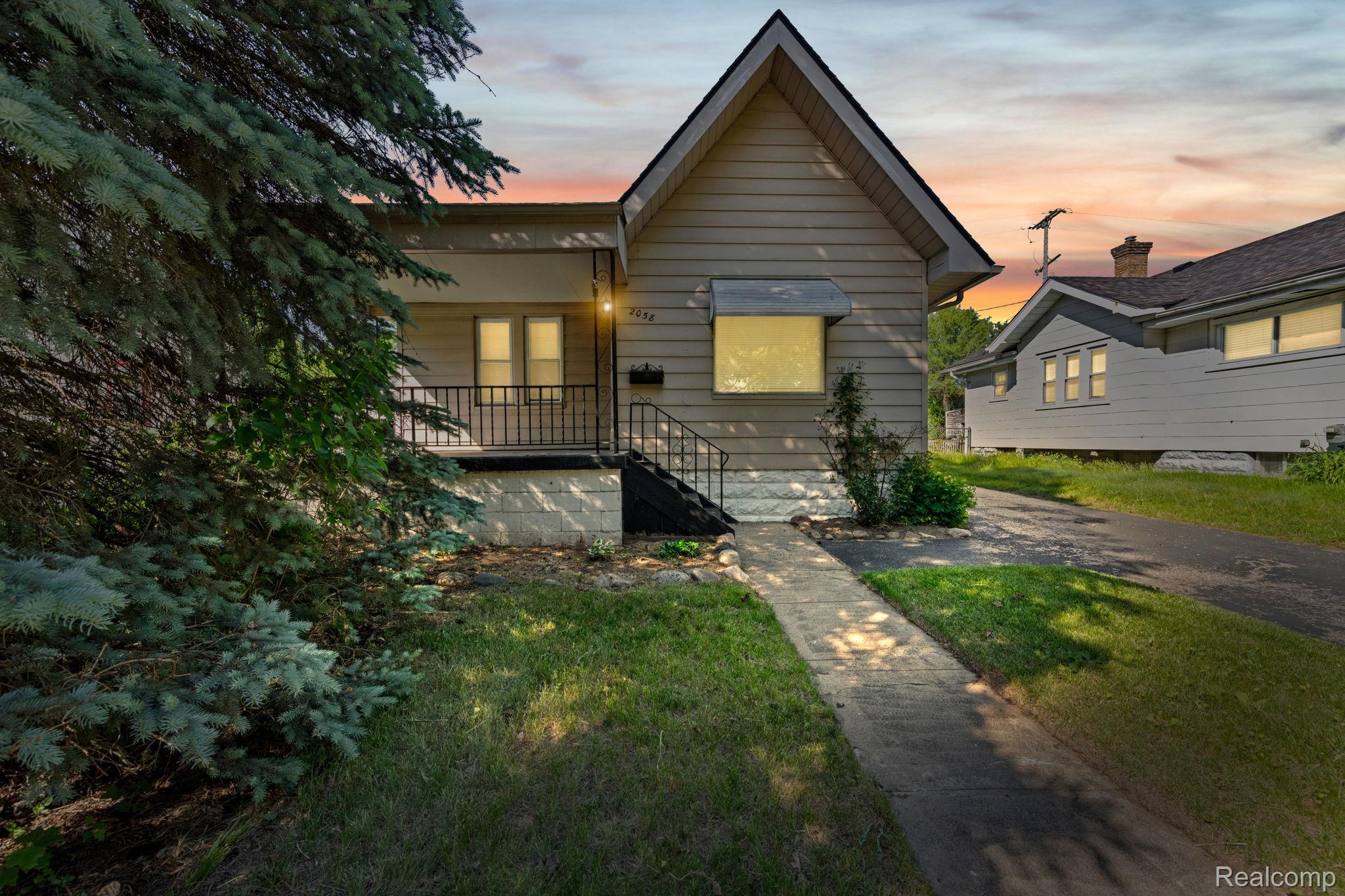 2058 Cartier Street Property Photo 1