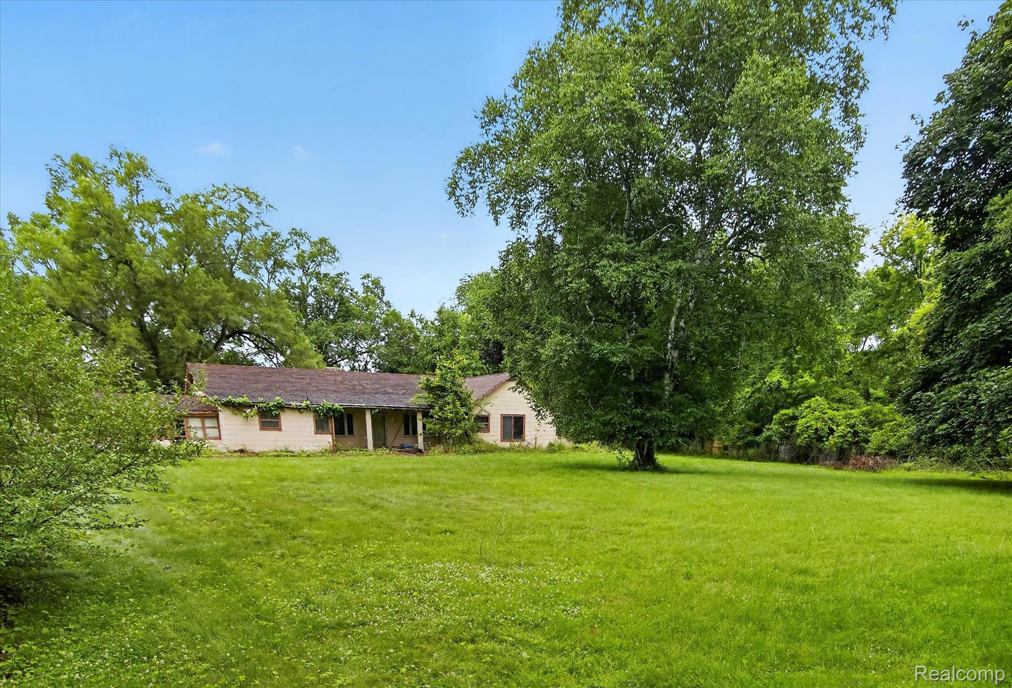 27483 Pontiac Trail Property Photo 1