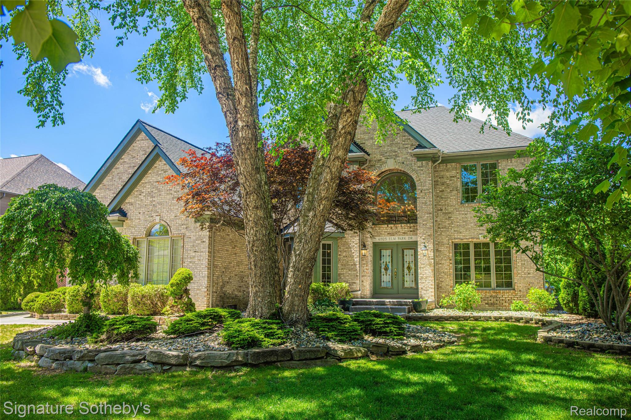 6925 Elm Park Drive Property Photo 1