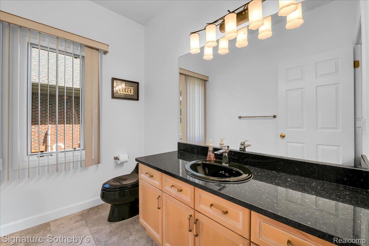 6925 Elm Park Drive Property Photo 8