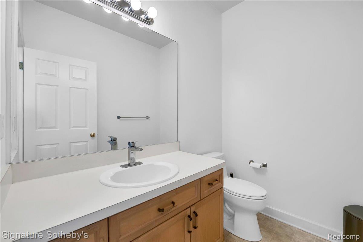 6925 Elm Park Drive Property Photo 13