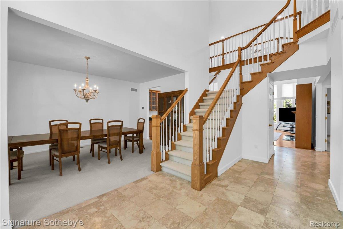 6925 Elm Park Drive Property Photo 14