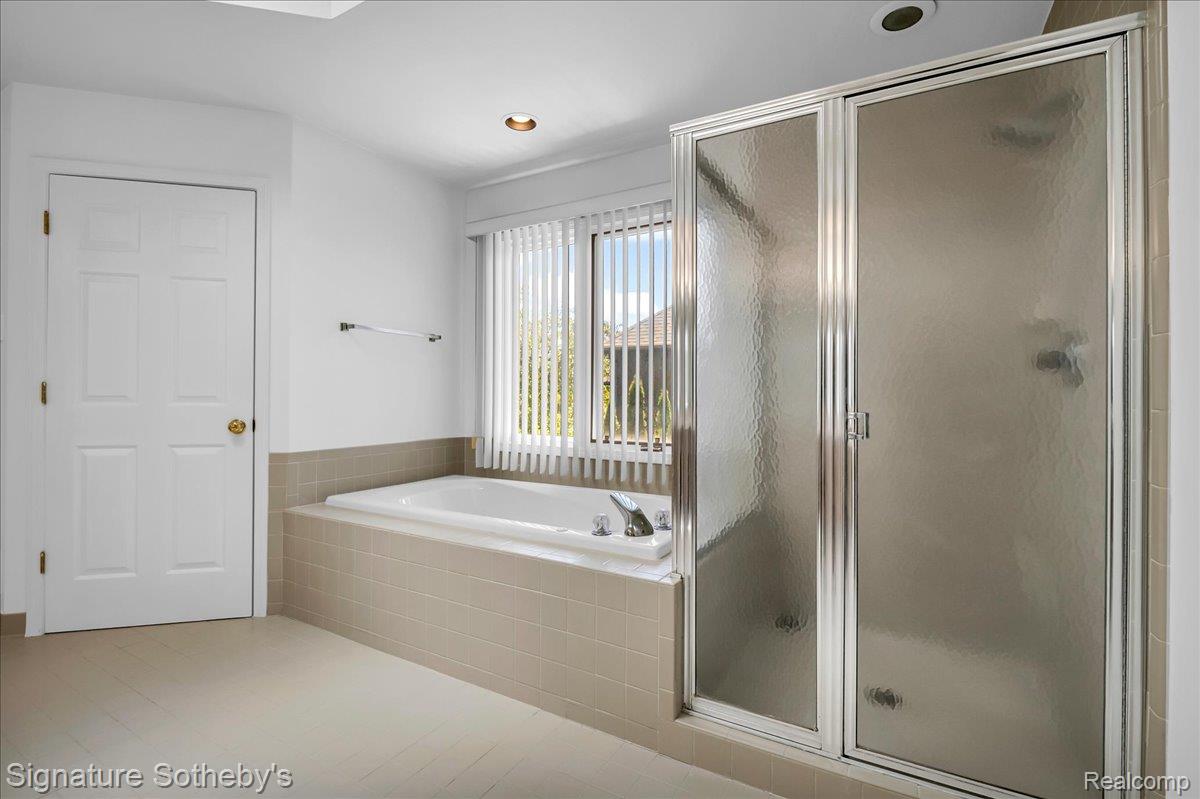 6925 Elm Park Drive Property Photo 16
