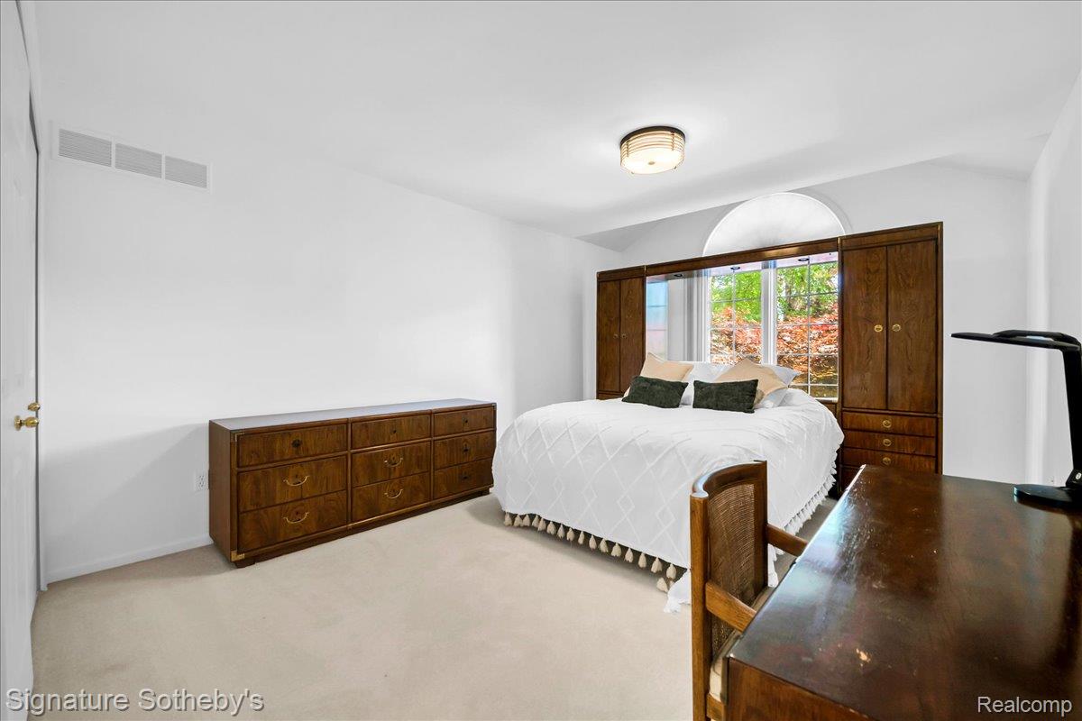6925 Elm Park Drive Property Photo 18