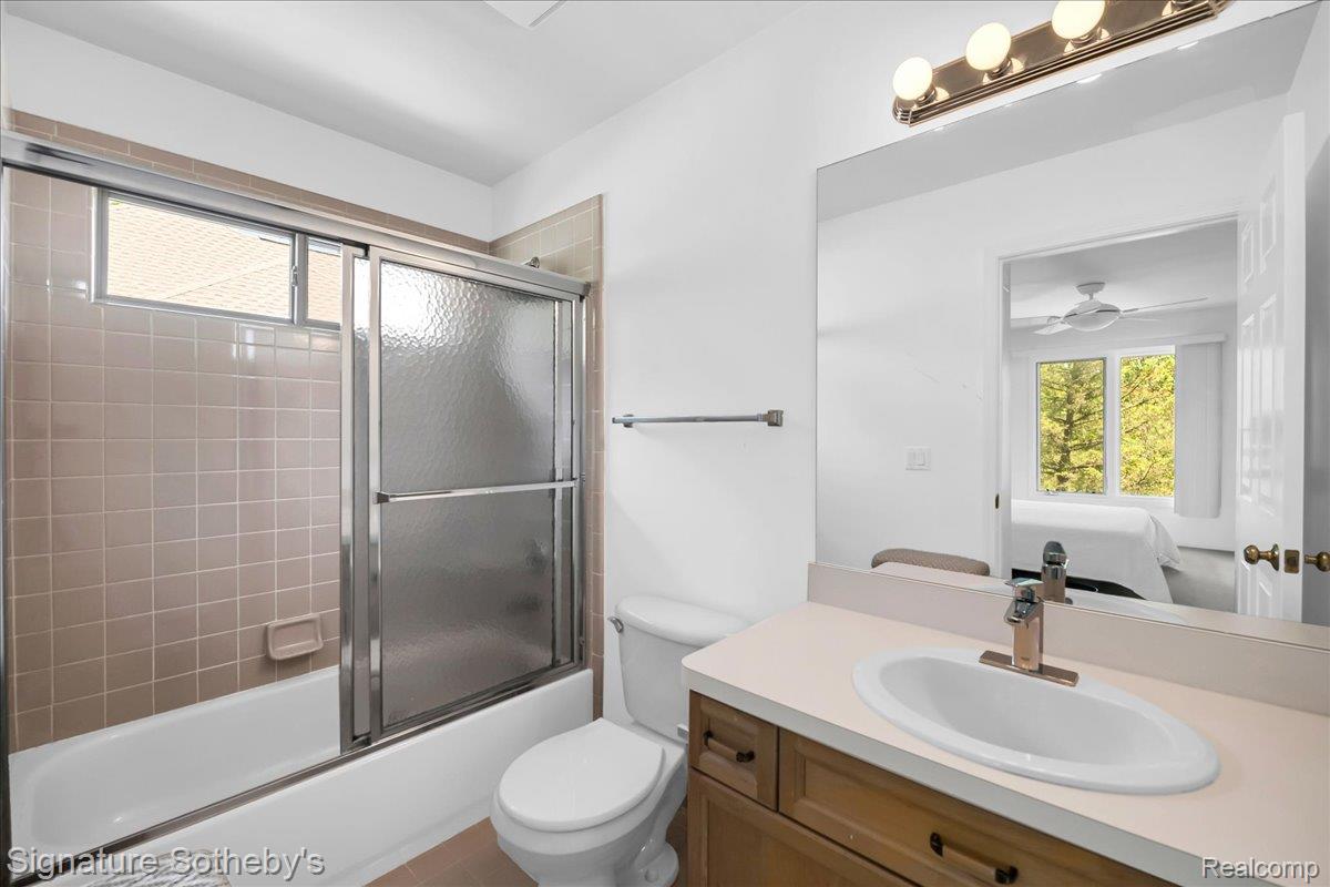 6925 Elm Park Drive Property Photo 22