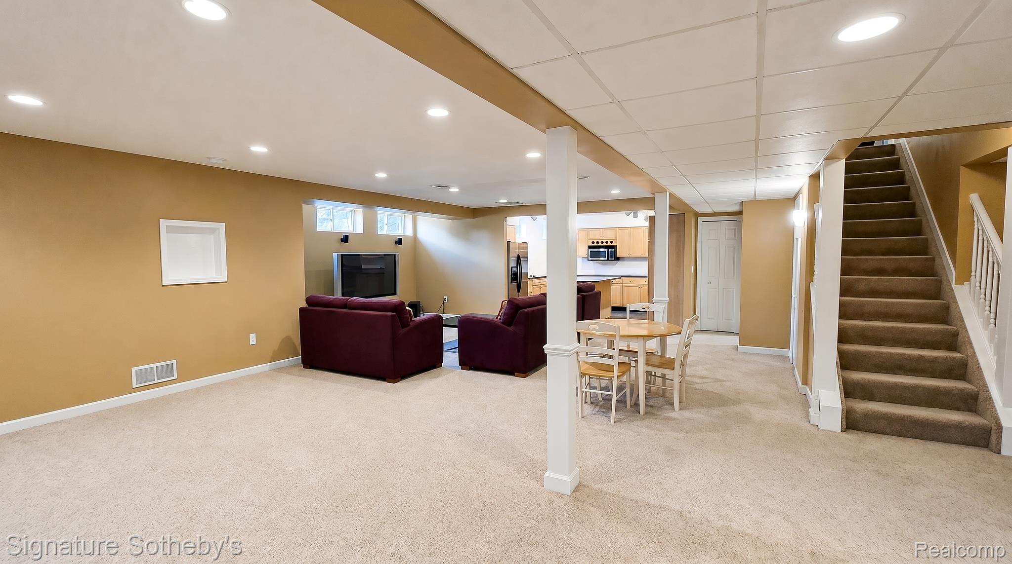 6925 Elm Park Drive Property Photo 24
