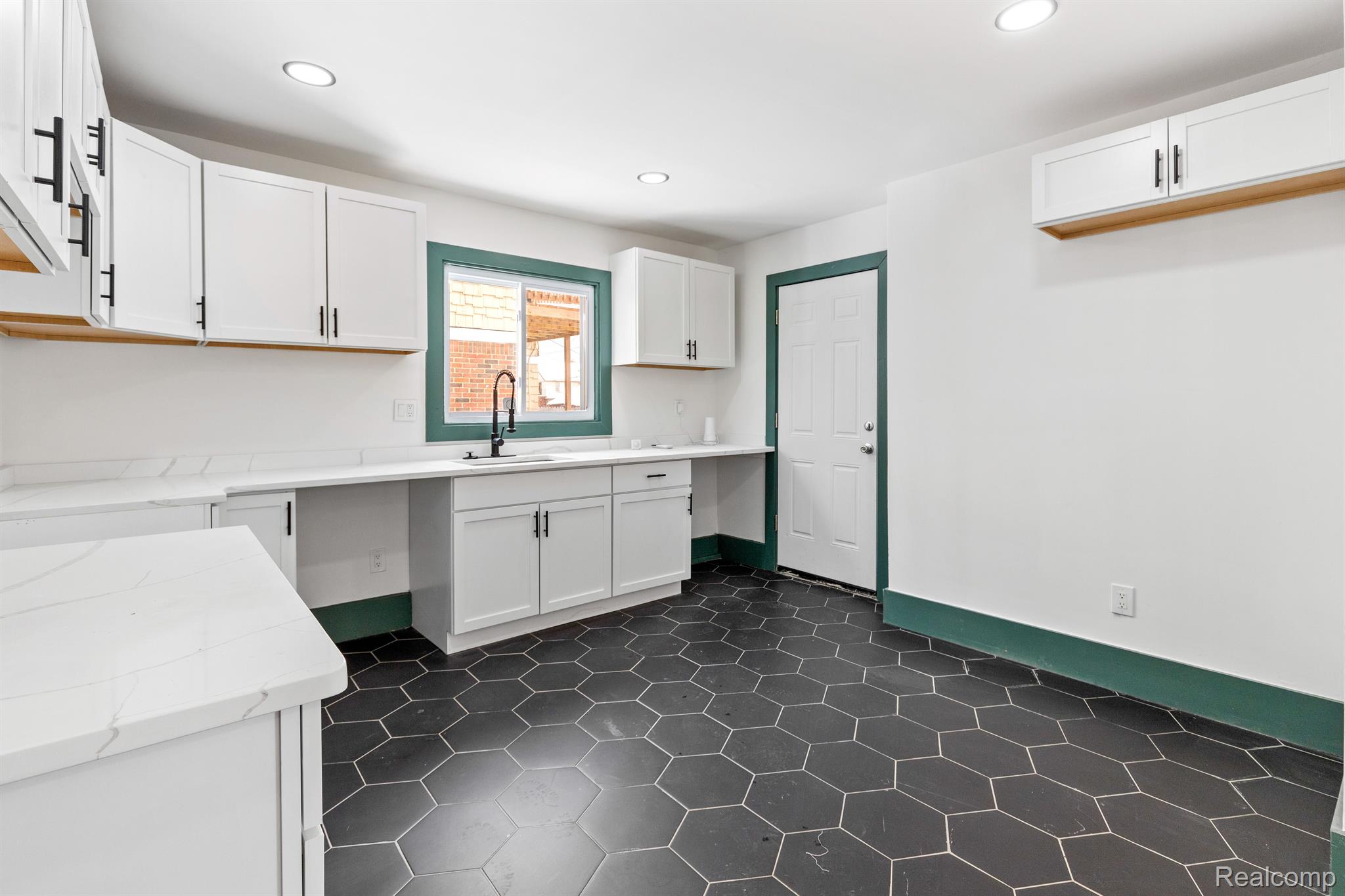 4767 Sturtevant Street Property Photo 11