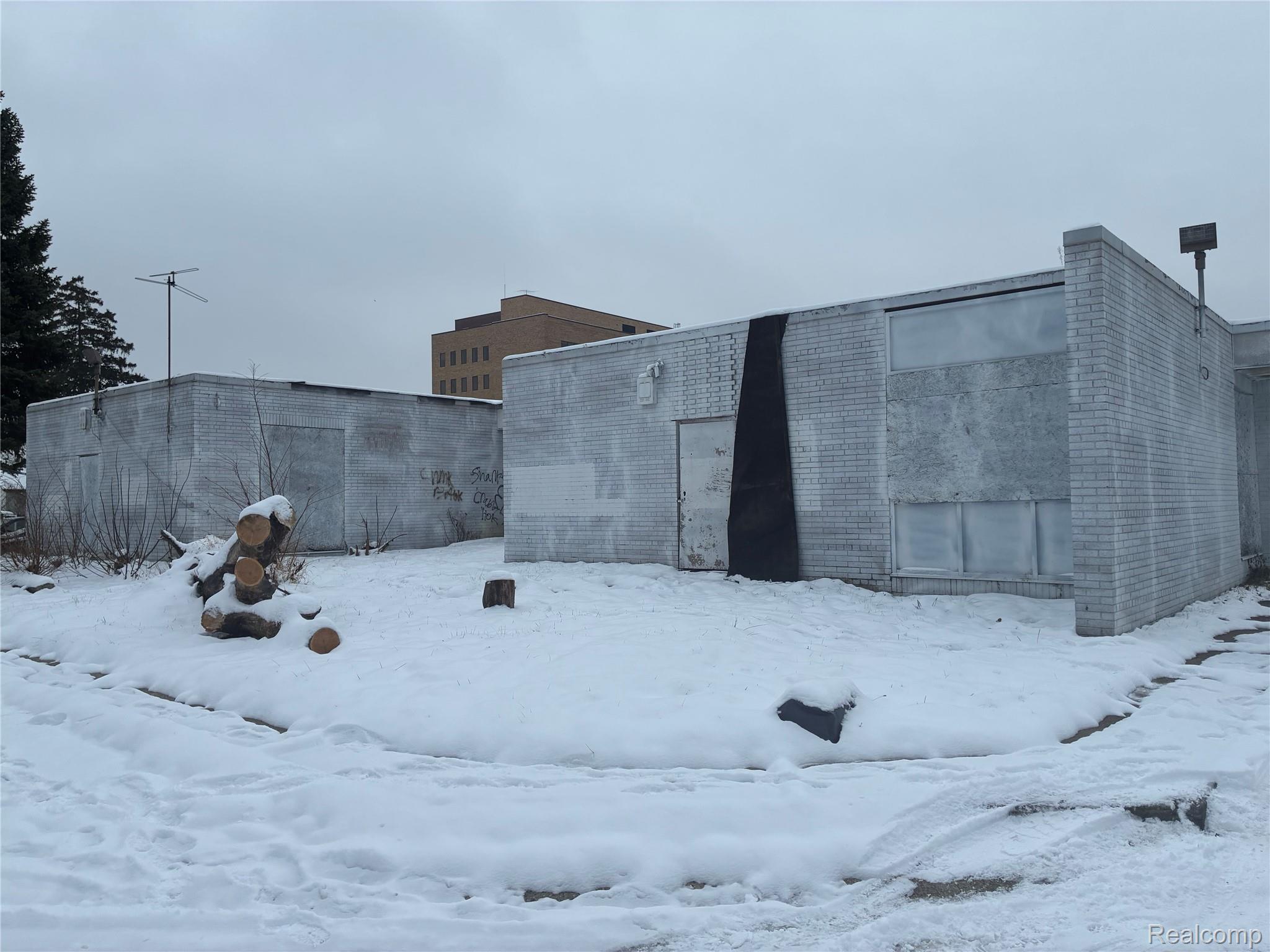 500 W Huron Street Property Photo 1