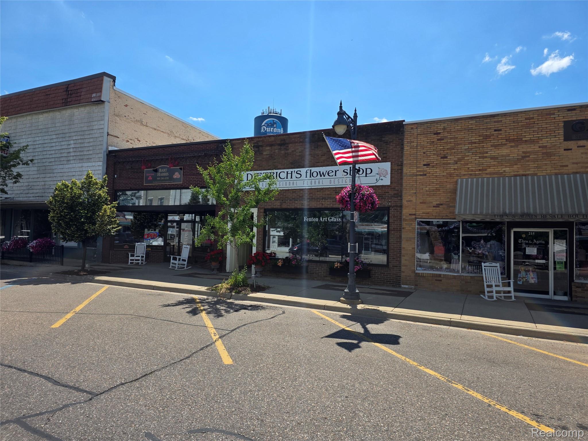 211 N Saginaw Street Property Photo 2