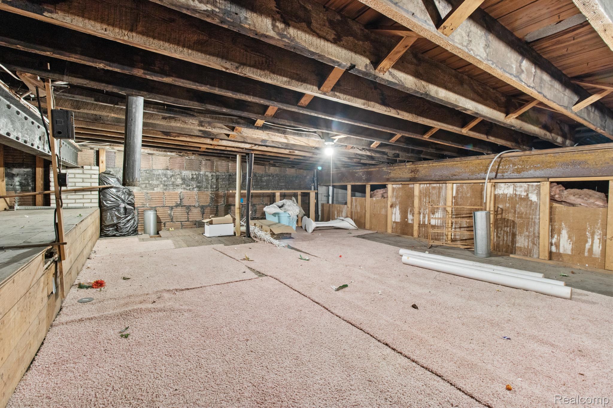 211 N Saginaw Street Property Photo 20
