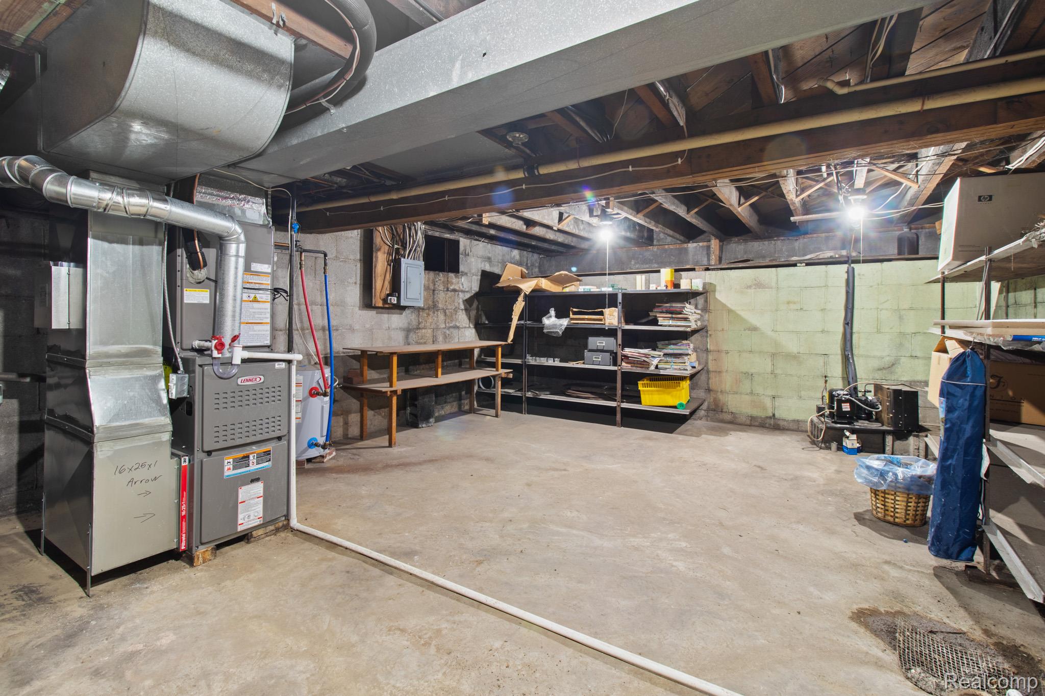 211 N Saginaw Street Property Photo 21