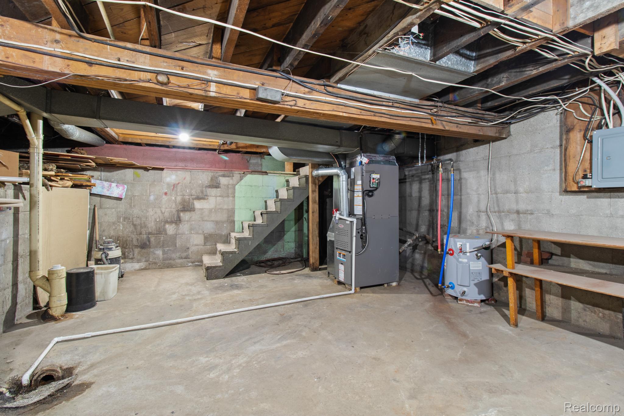 211 N Saginaw Street Property Photo 22